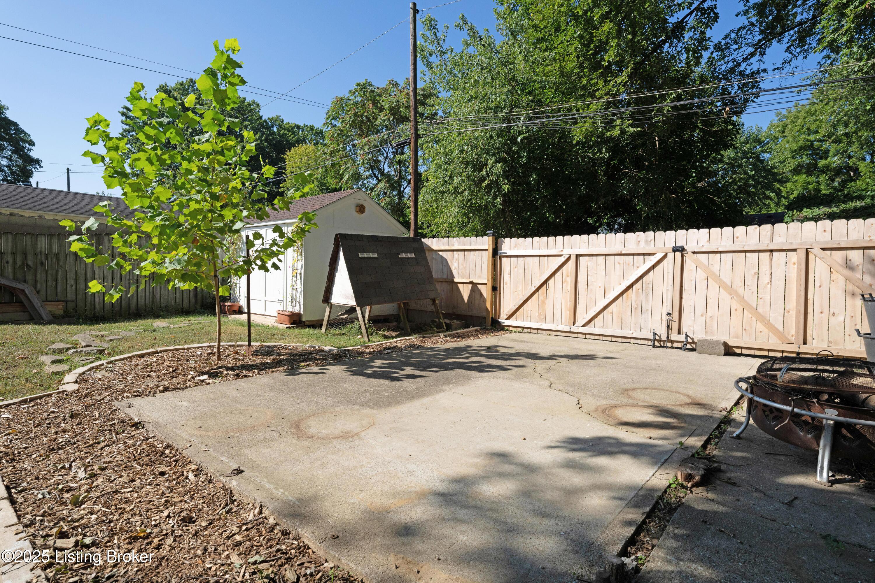1234 Fischer Ave