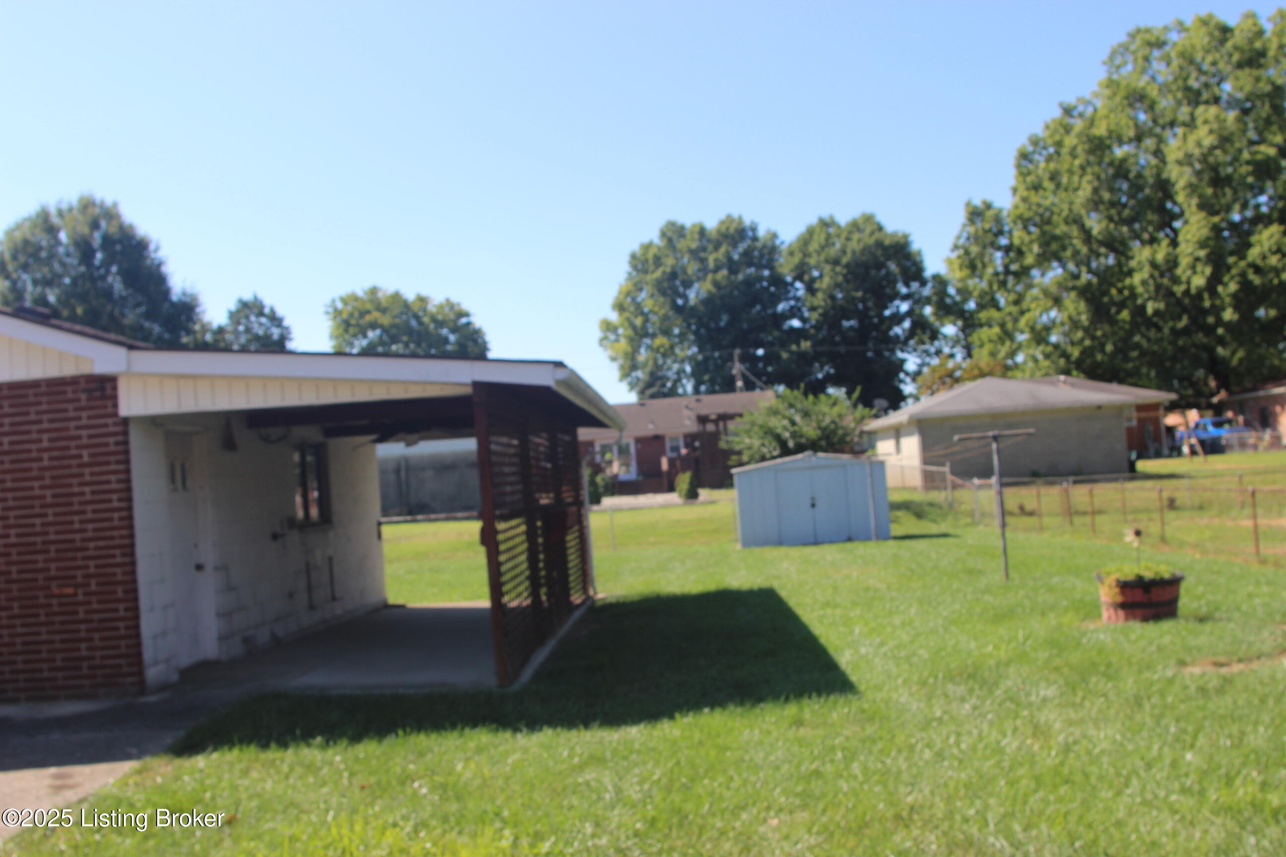 5010 Woodhill Ln