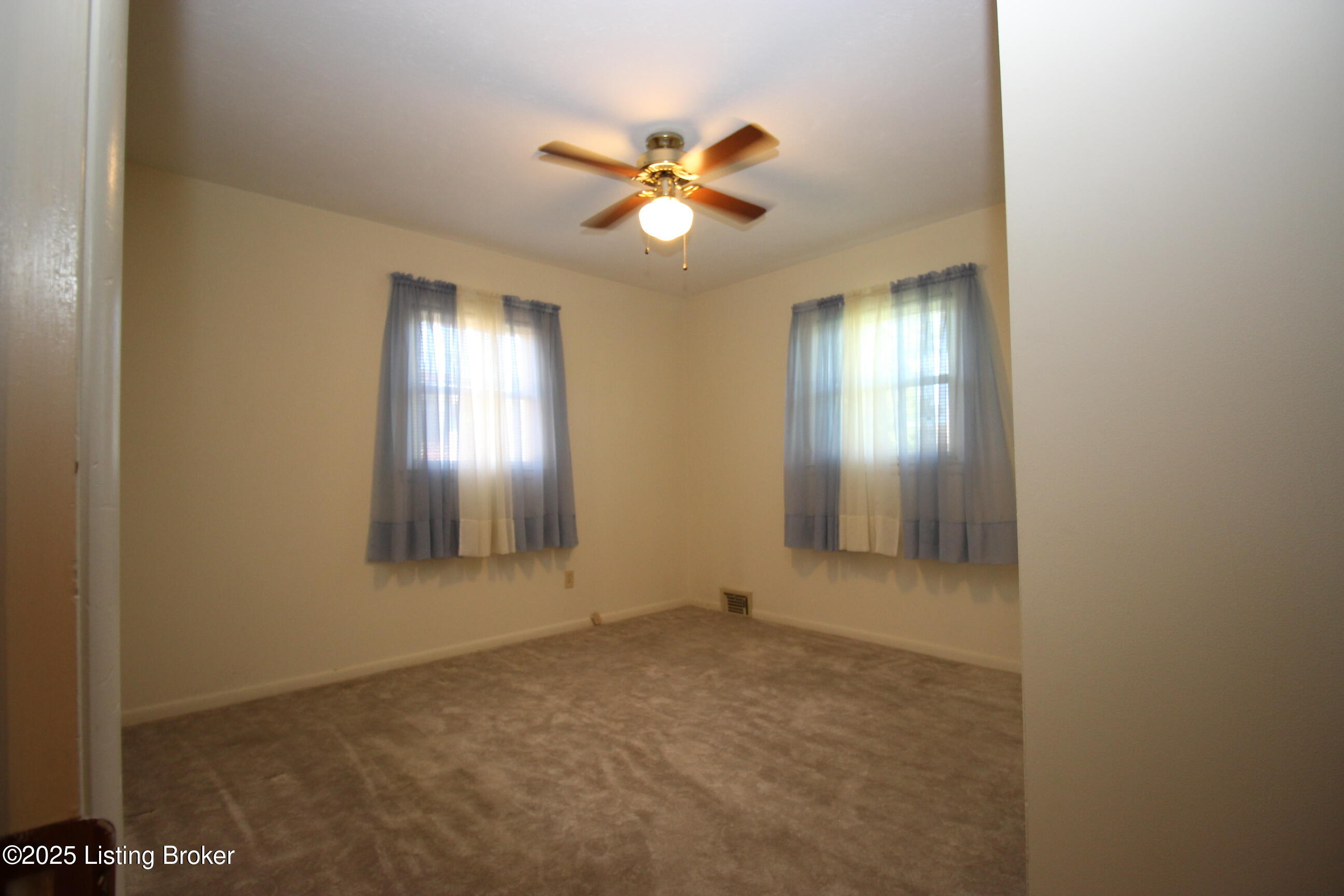 5010 Woodhill Ln