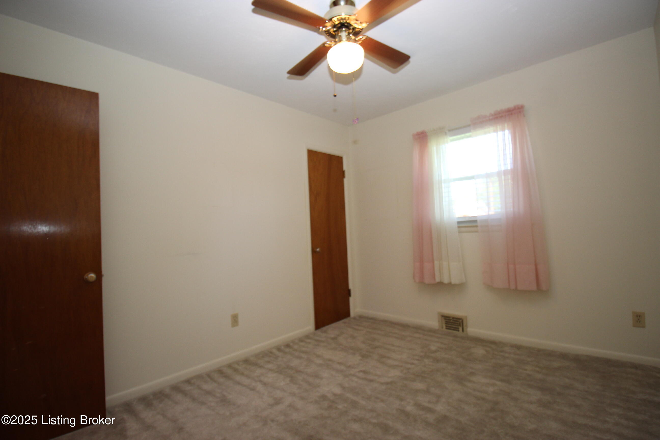 5010 Woodhill Ln