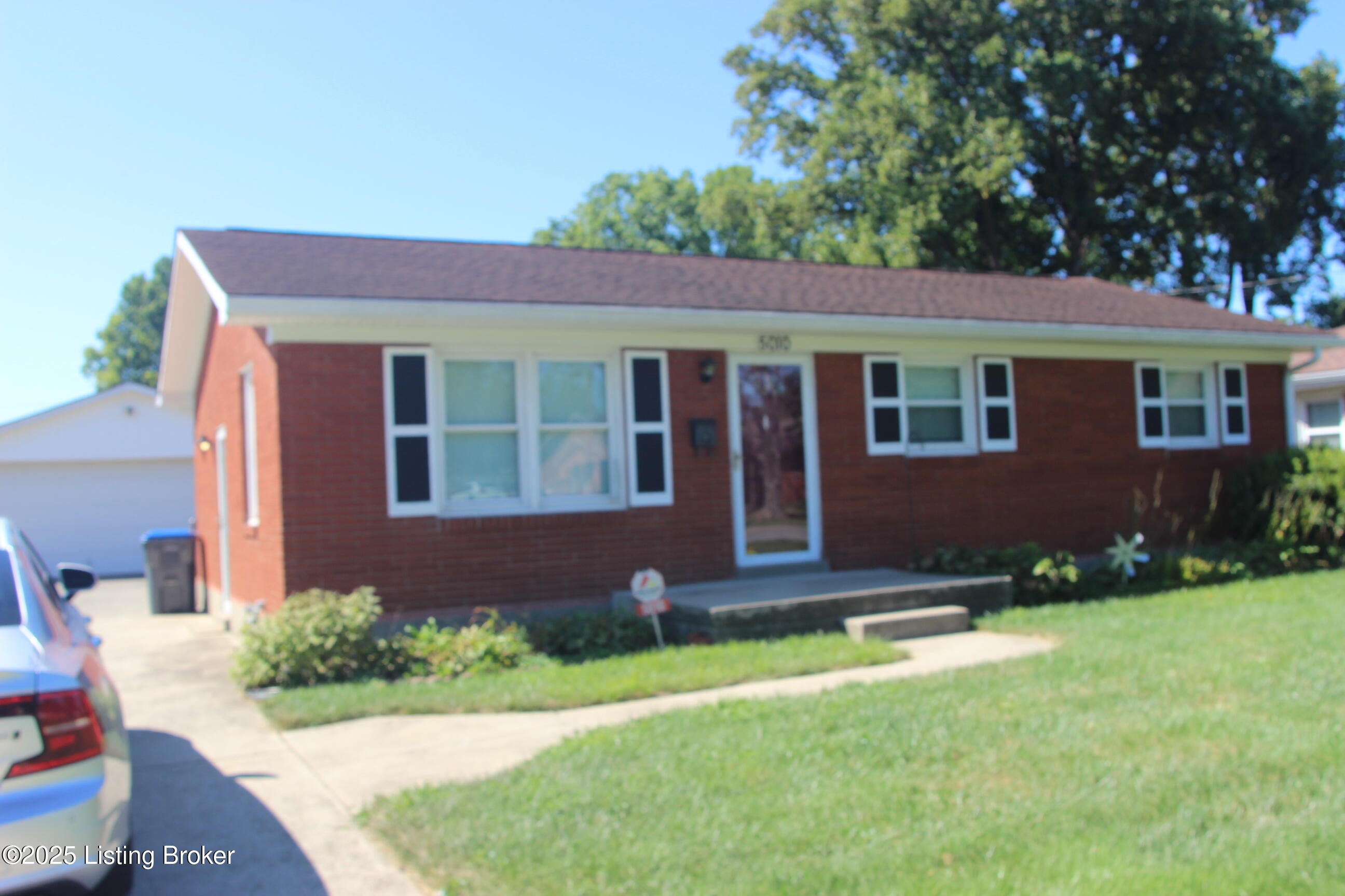 5010 Woodhill Ln