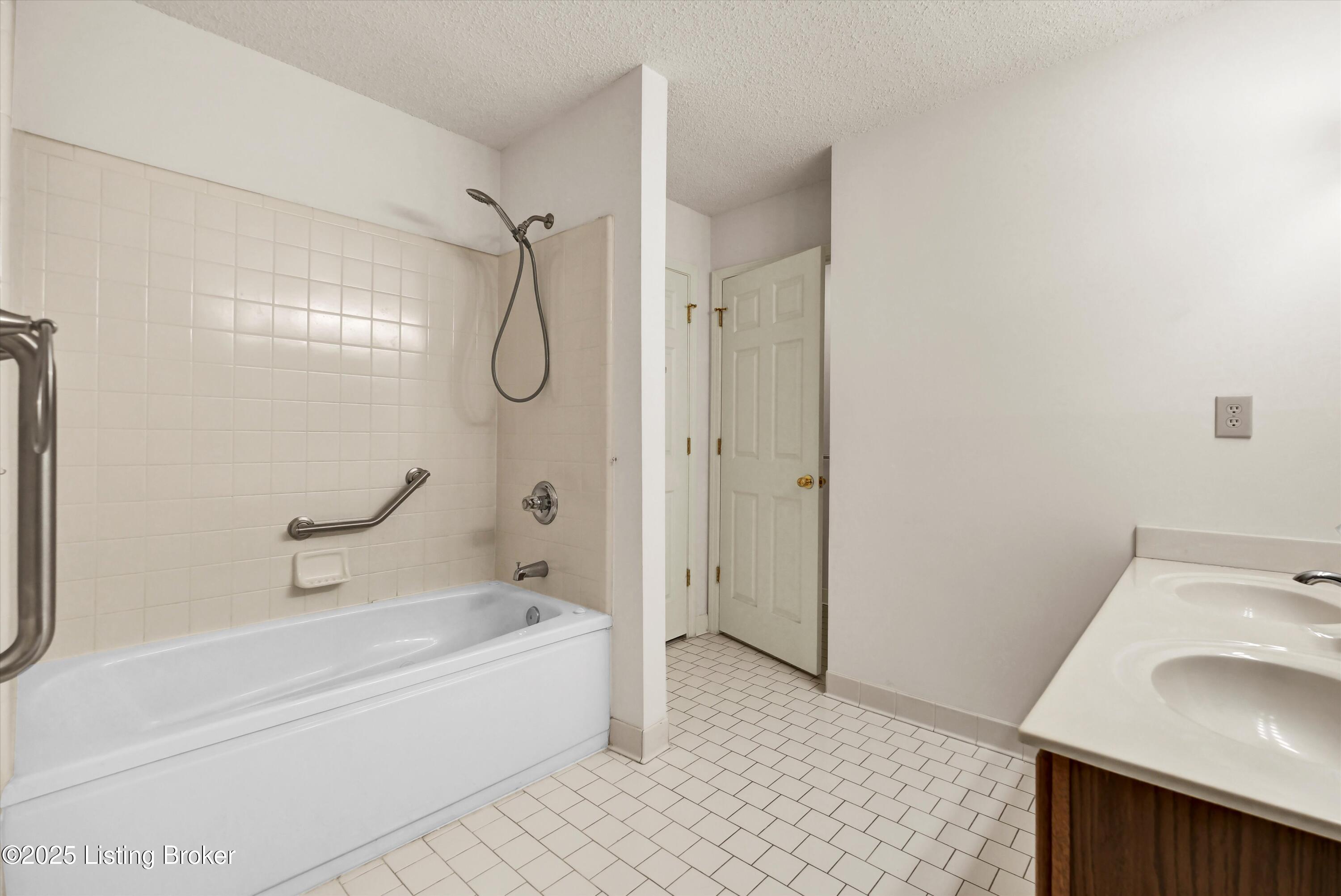 9803 Lockyear Ct