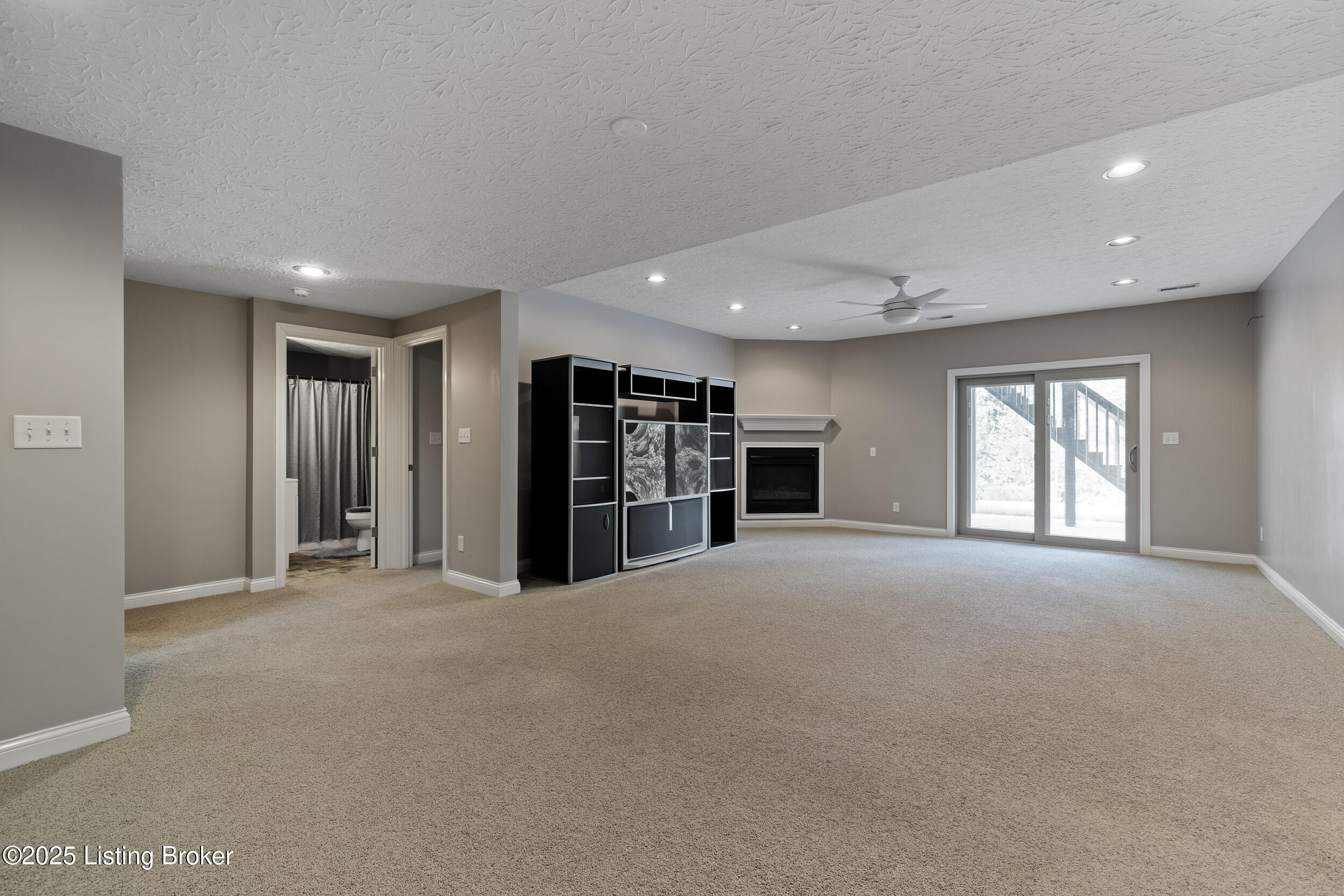 650 Foxmoore Dr