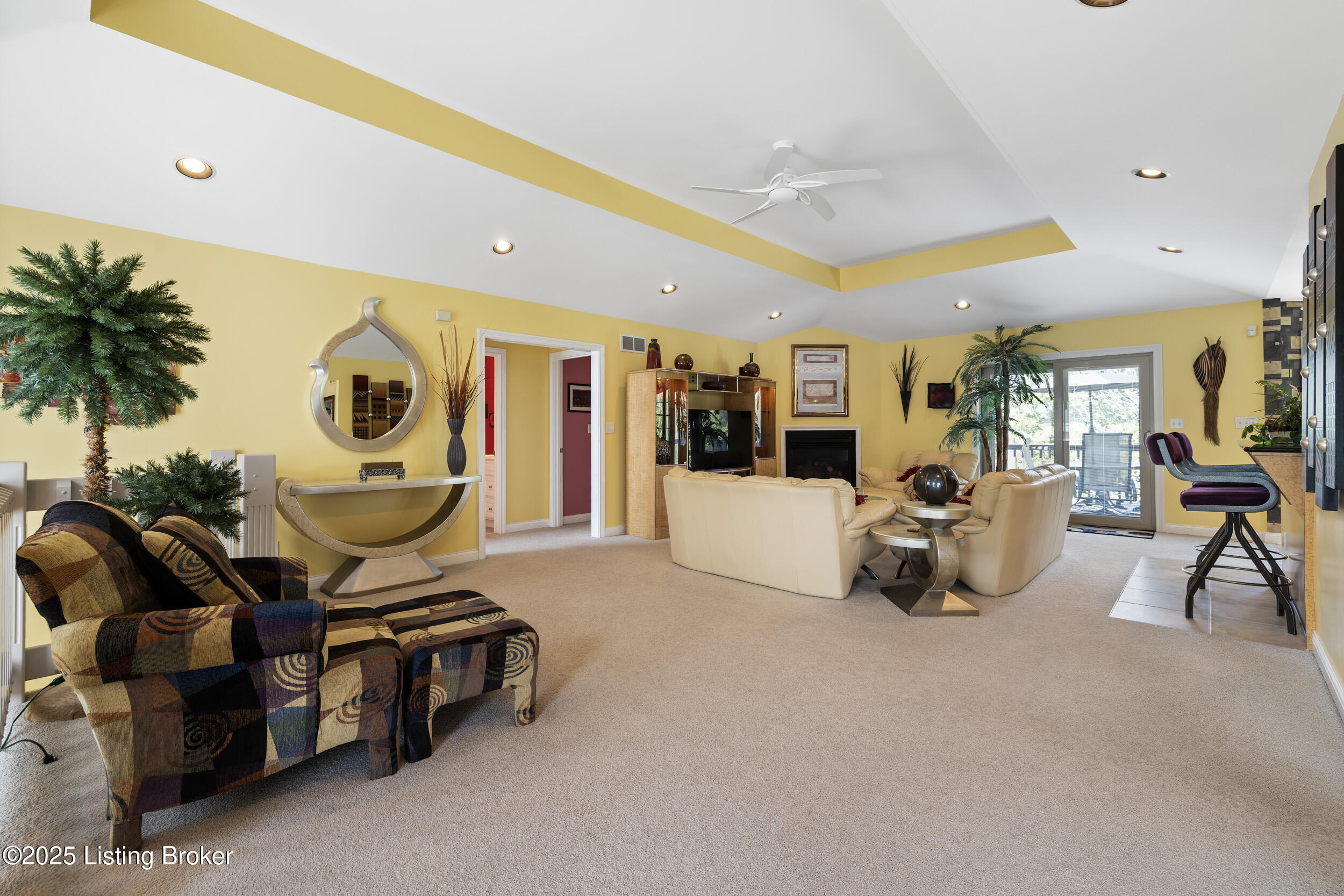 650 Foxmoore Dr