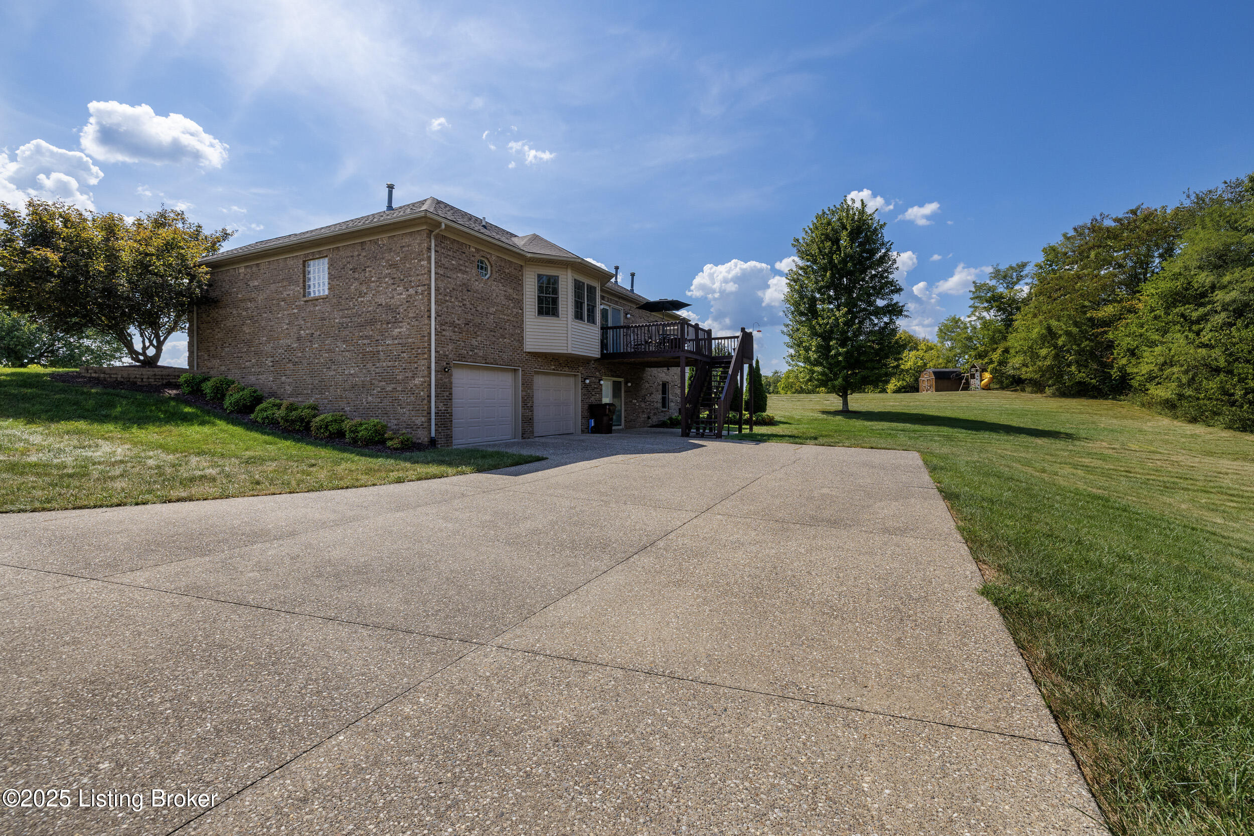 650 Foxmoore Dr