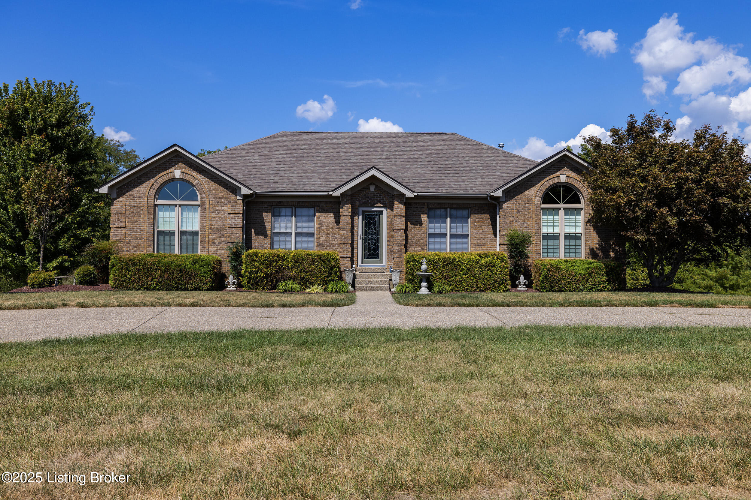 650 Foxmoore Dr