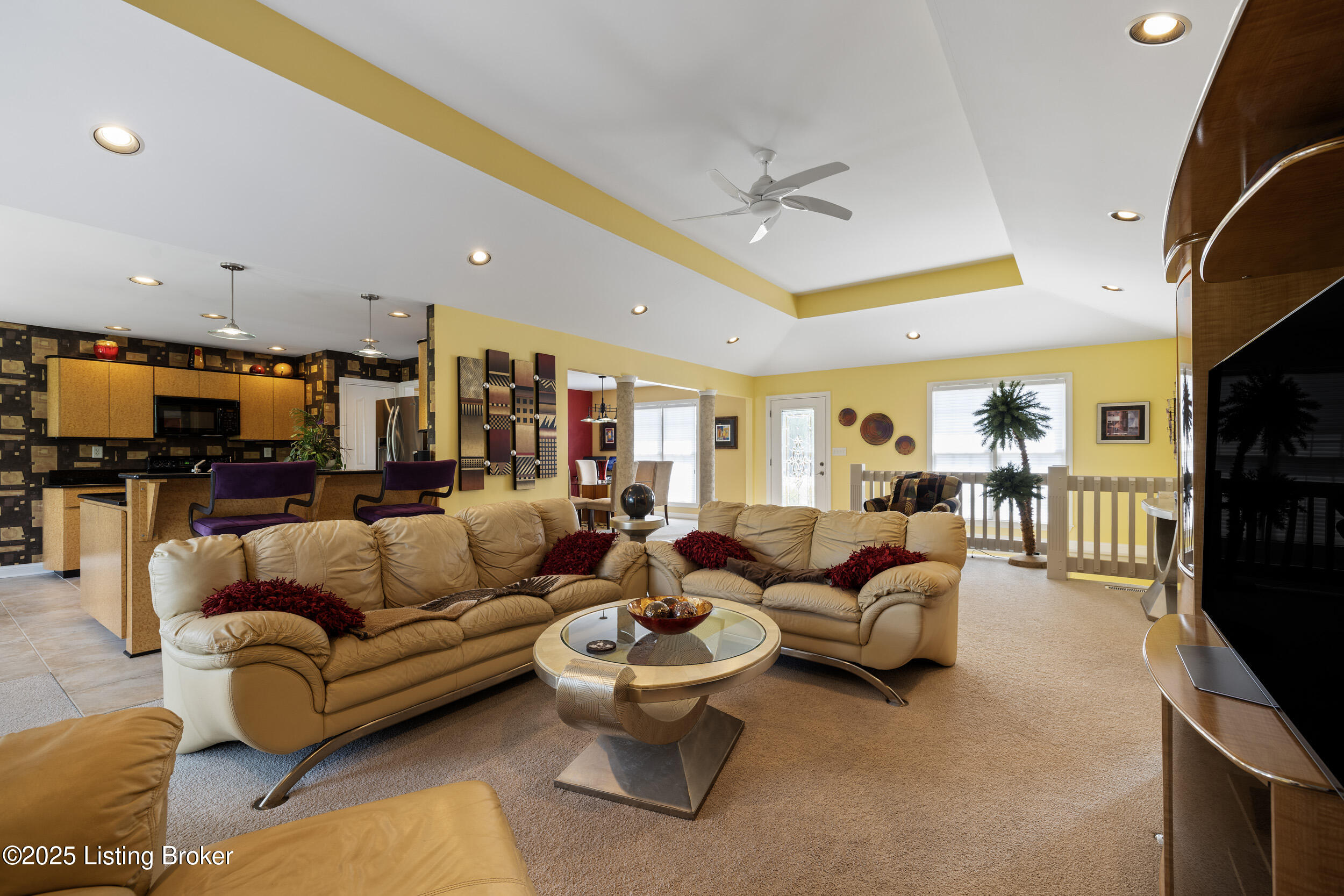 650 Foxmoore Dr
