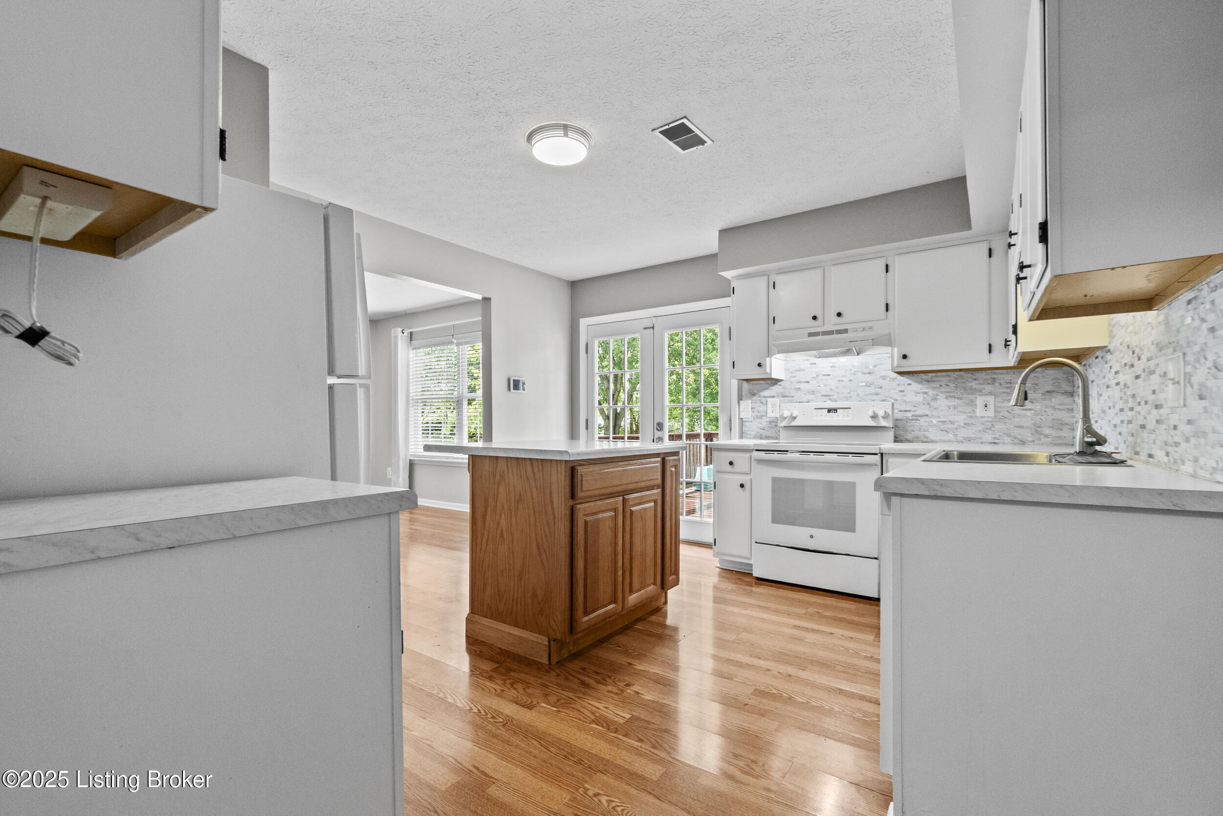 10617 Bayport Rd