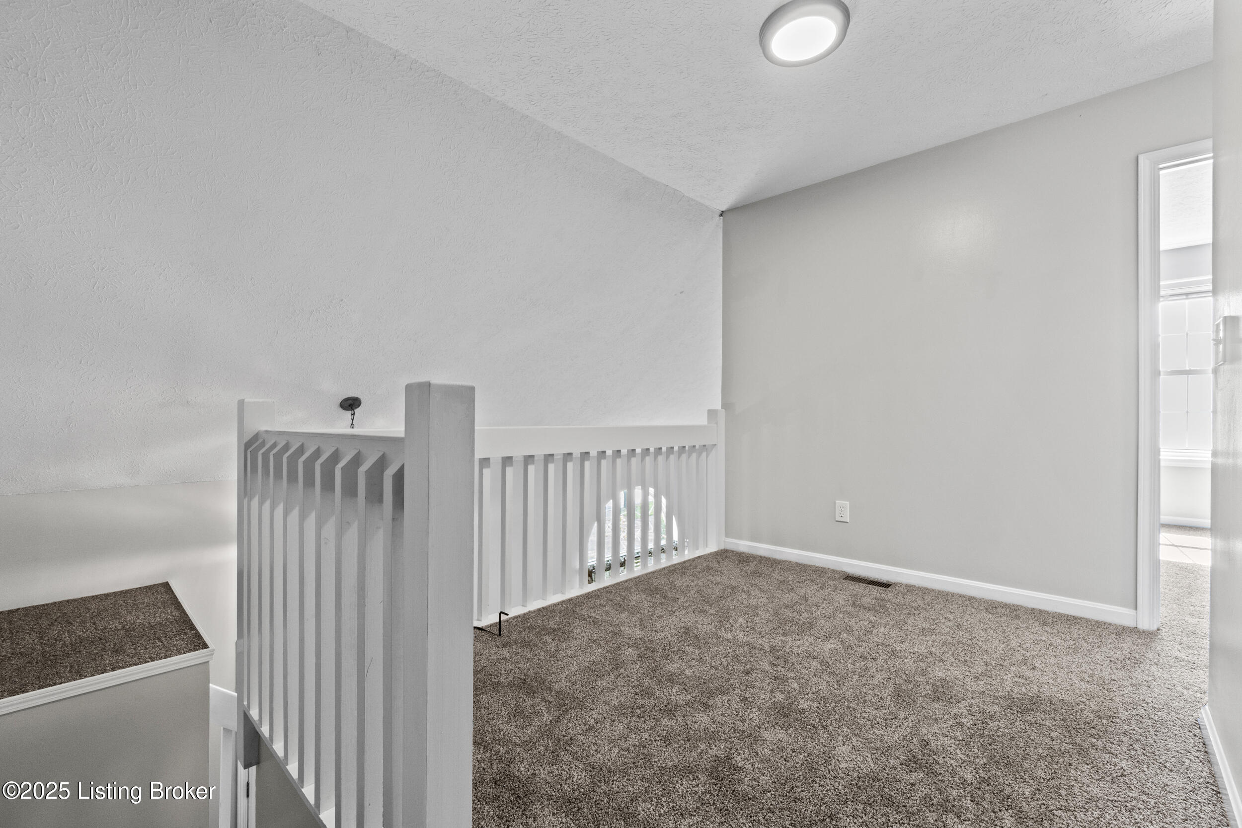 10617 Bayport Rd