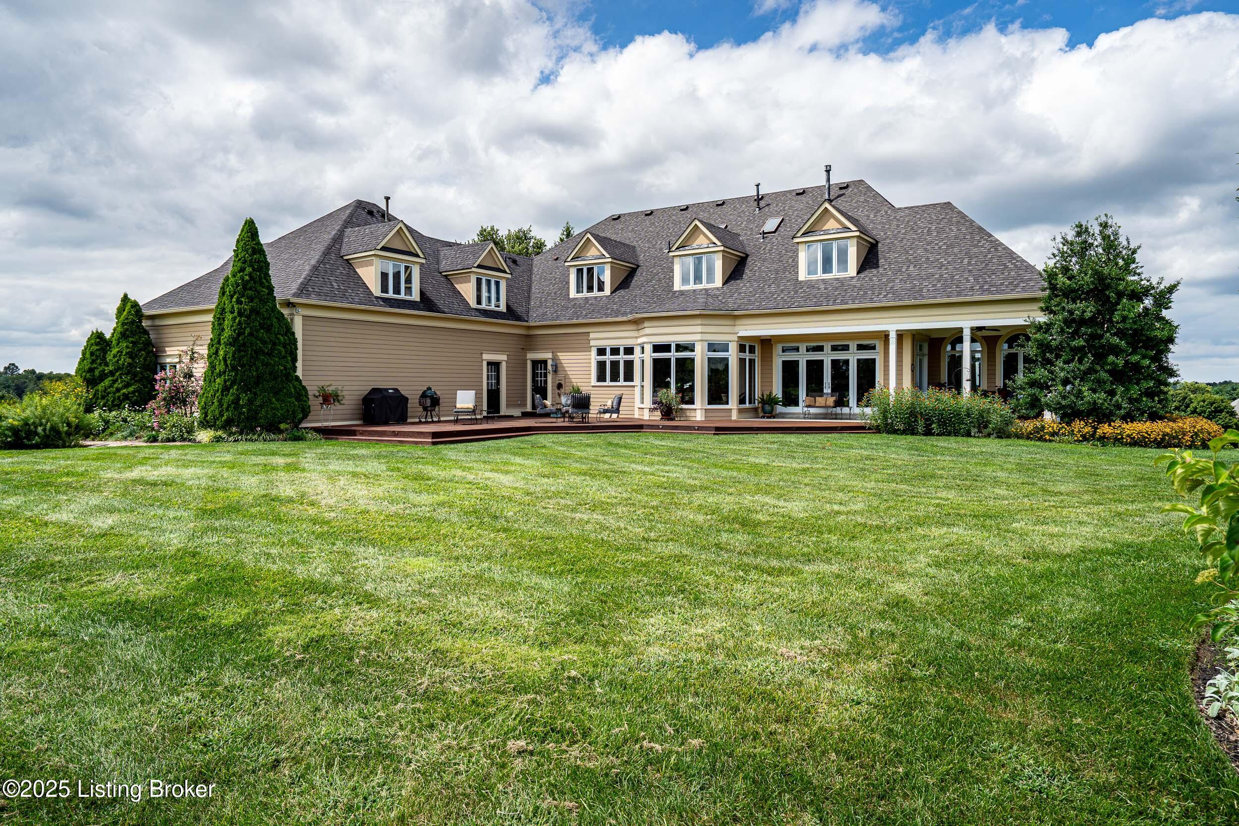 1084 Majestic Oaks Way