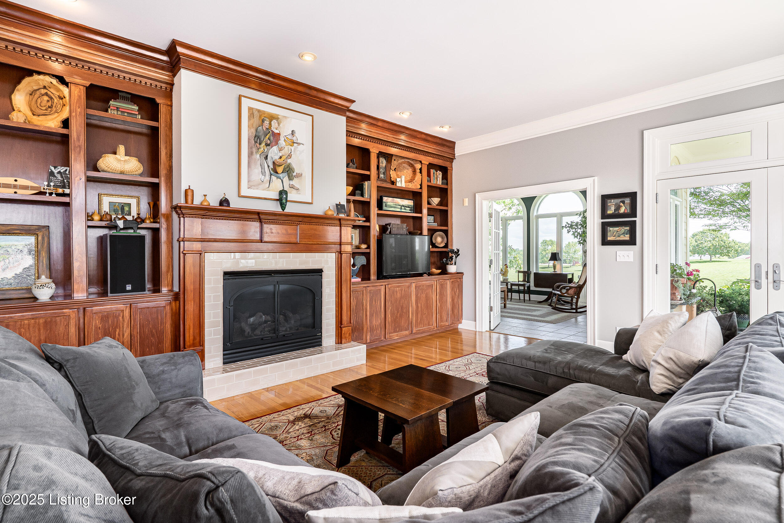 1084 Majestic Oaks Way