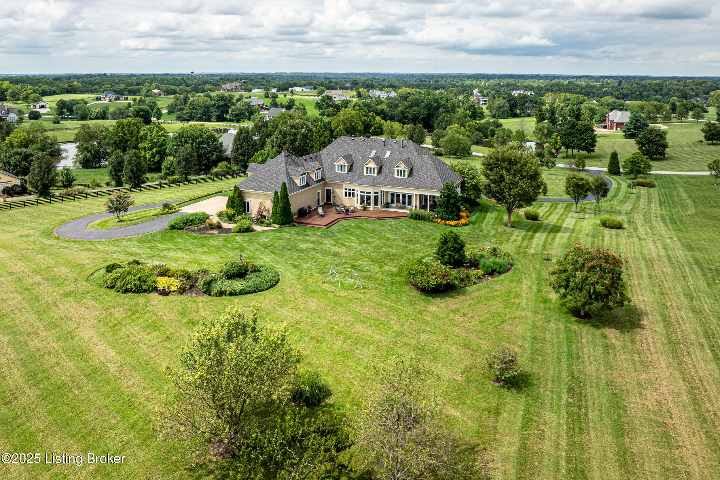 1084 Majestic Oaks Way