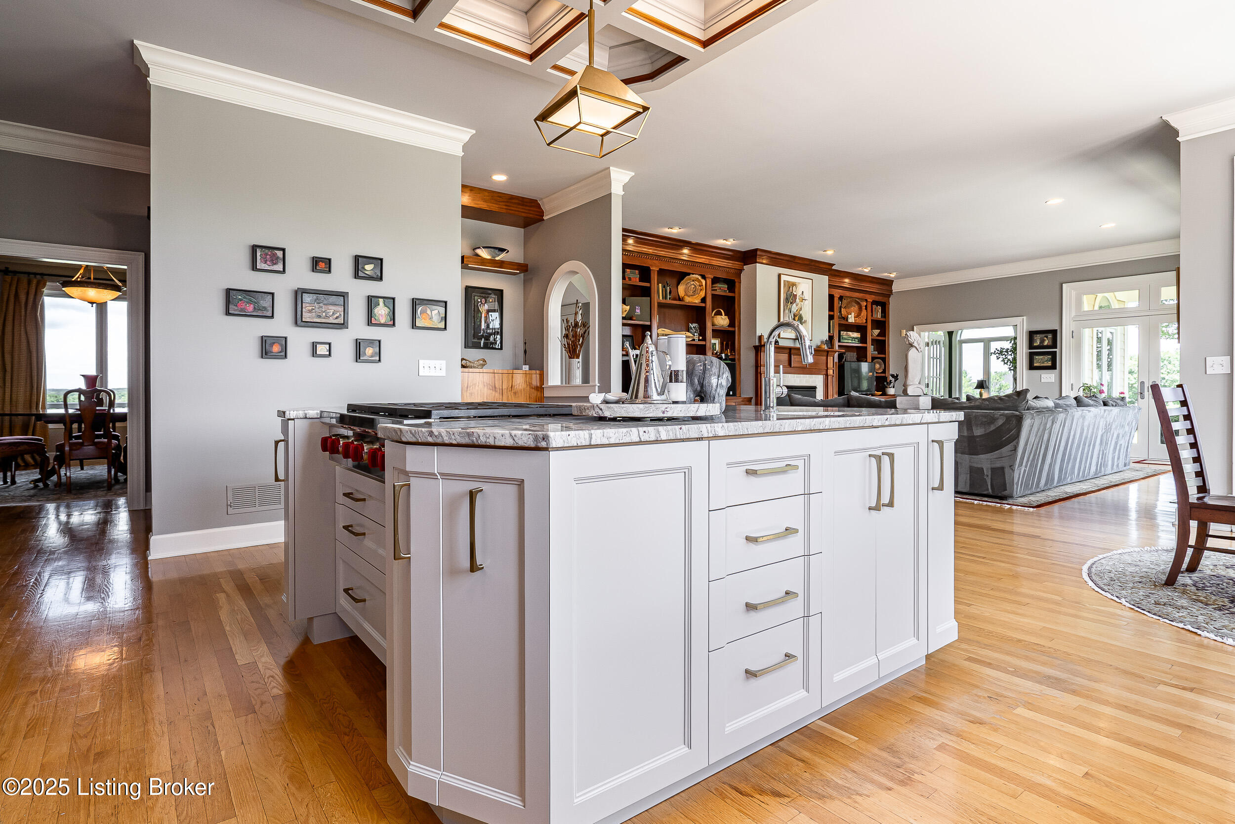 1084 Majestic Oaks Way