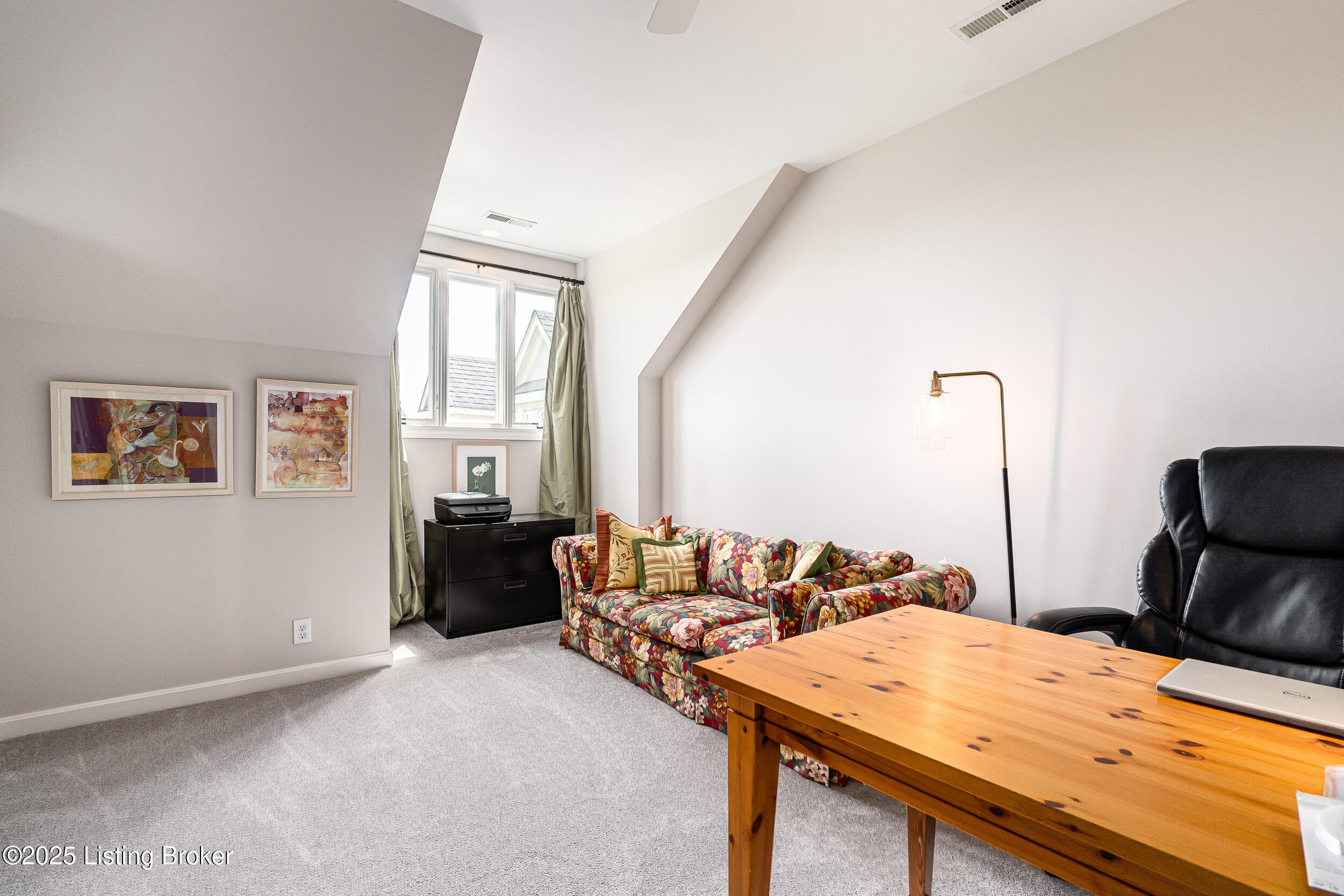 1084 Majestic Oaks Way