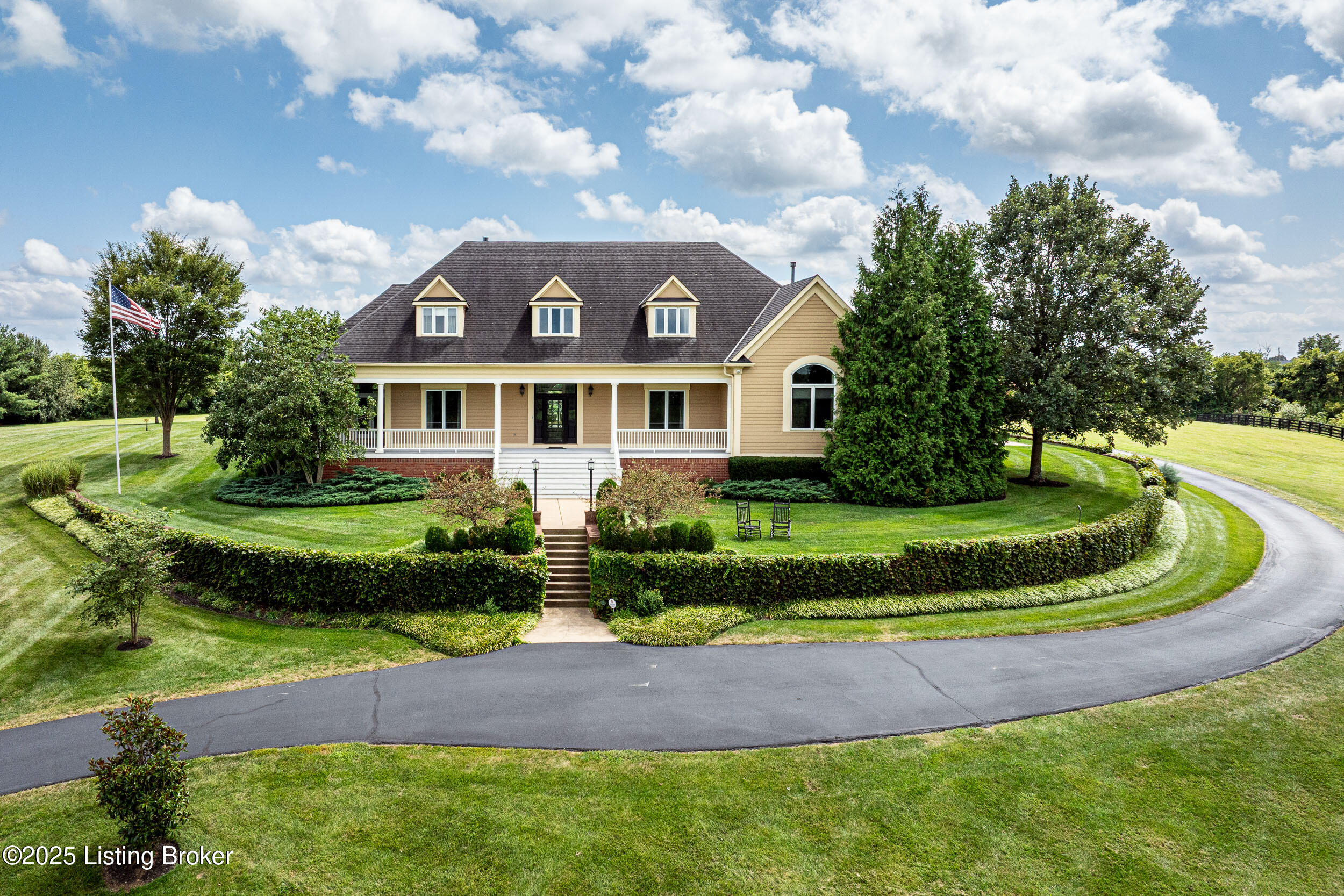 1084 Majestic Oaks Way