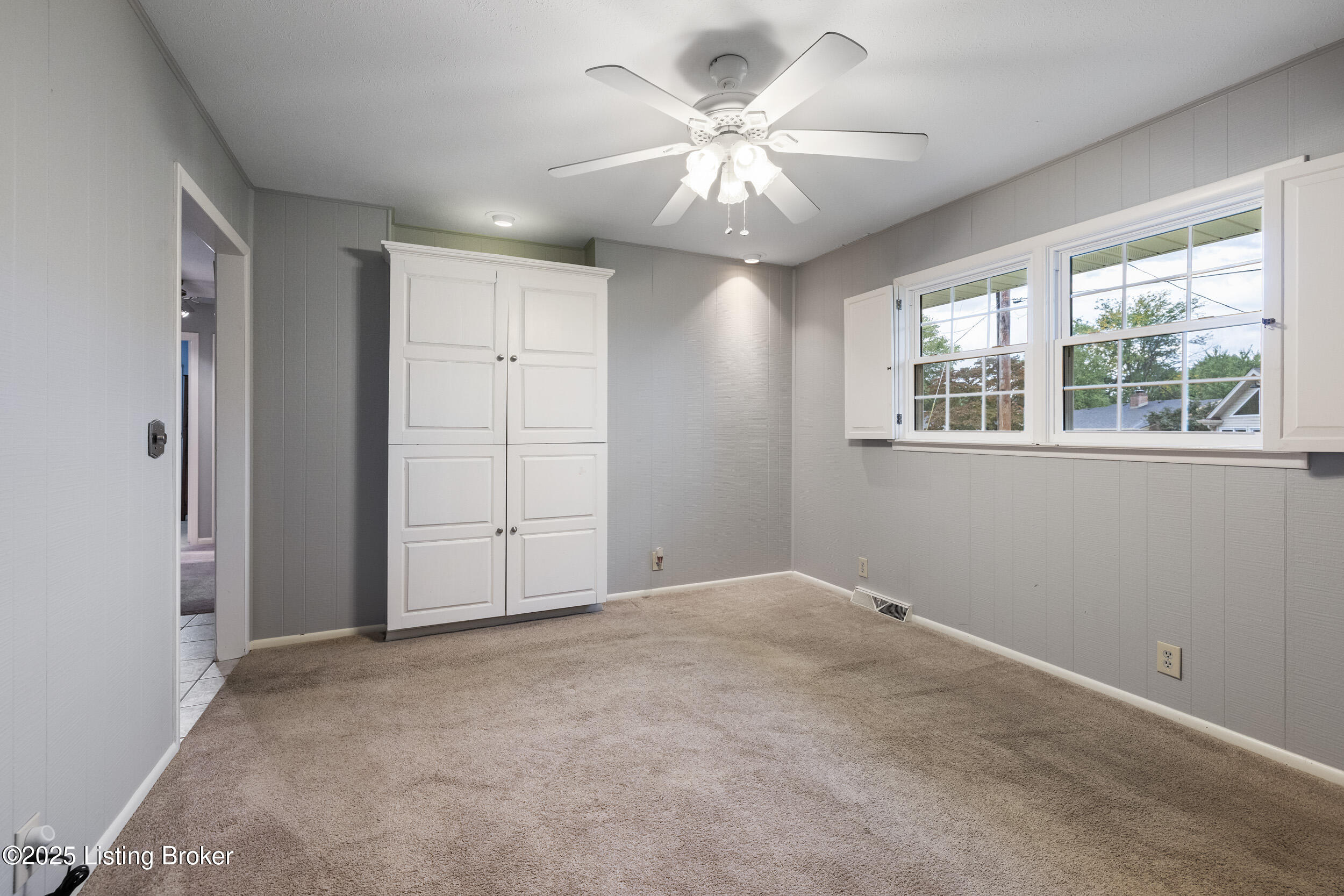 111 Hurstland Dr