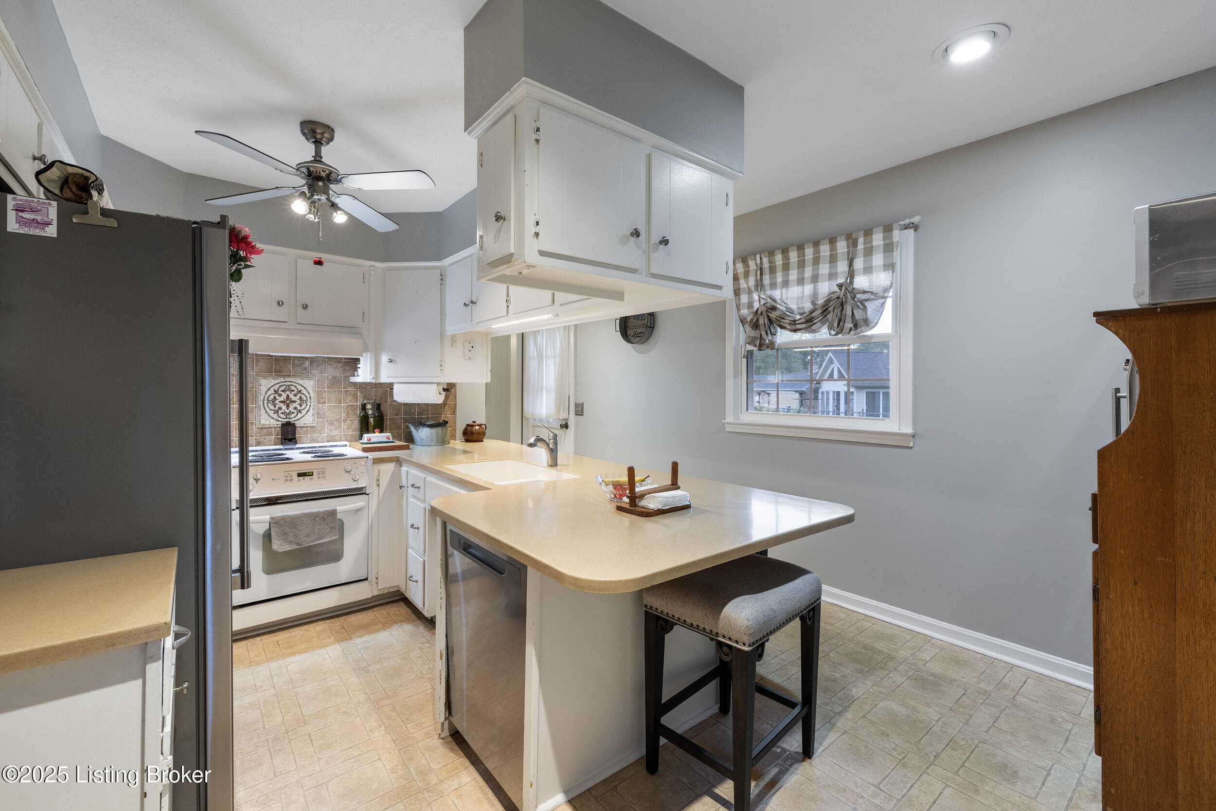 111 Hurstland Dr