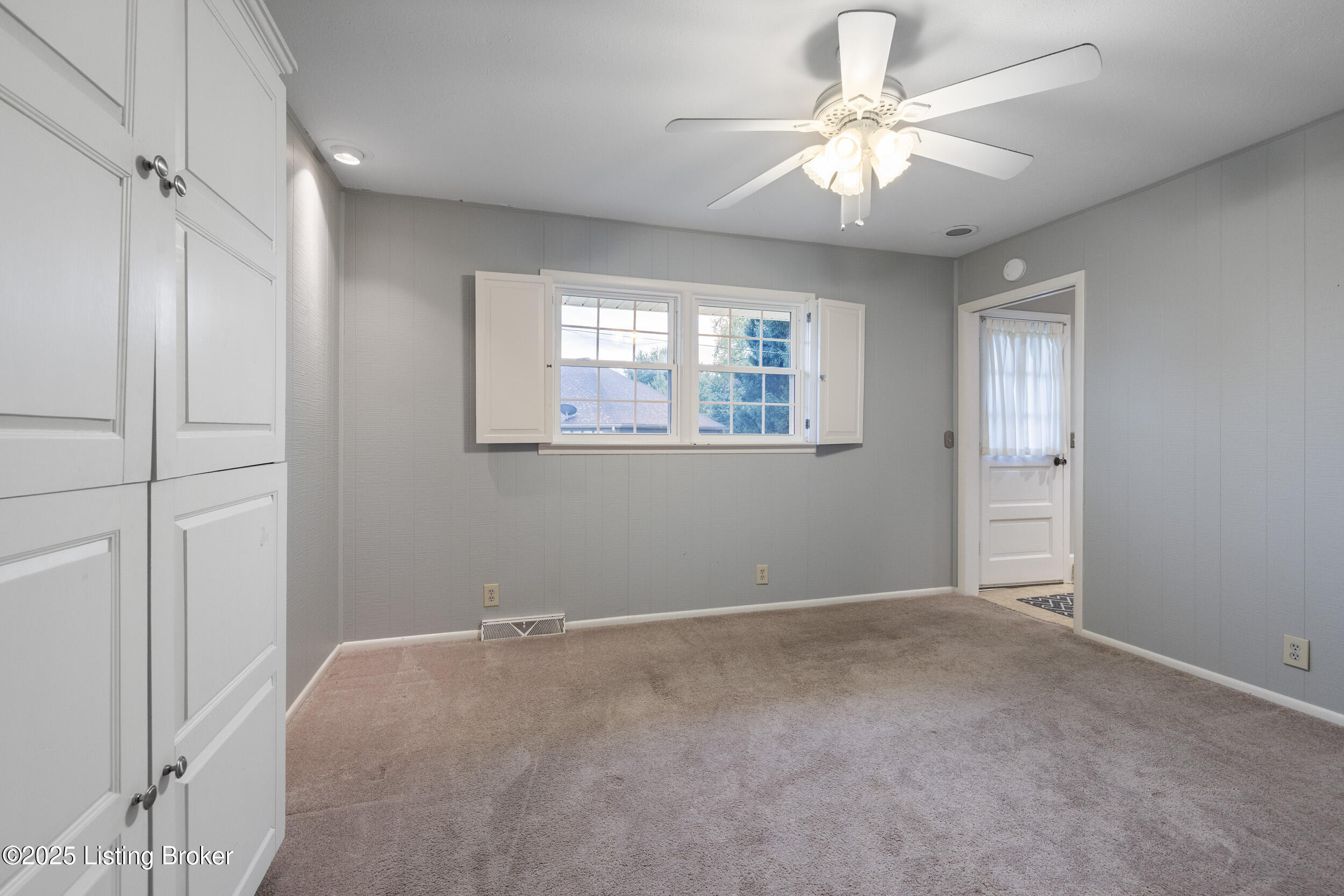 111 Hurstland Dr