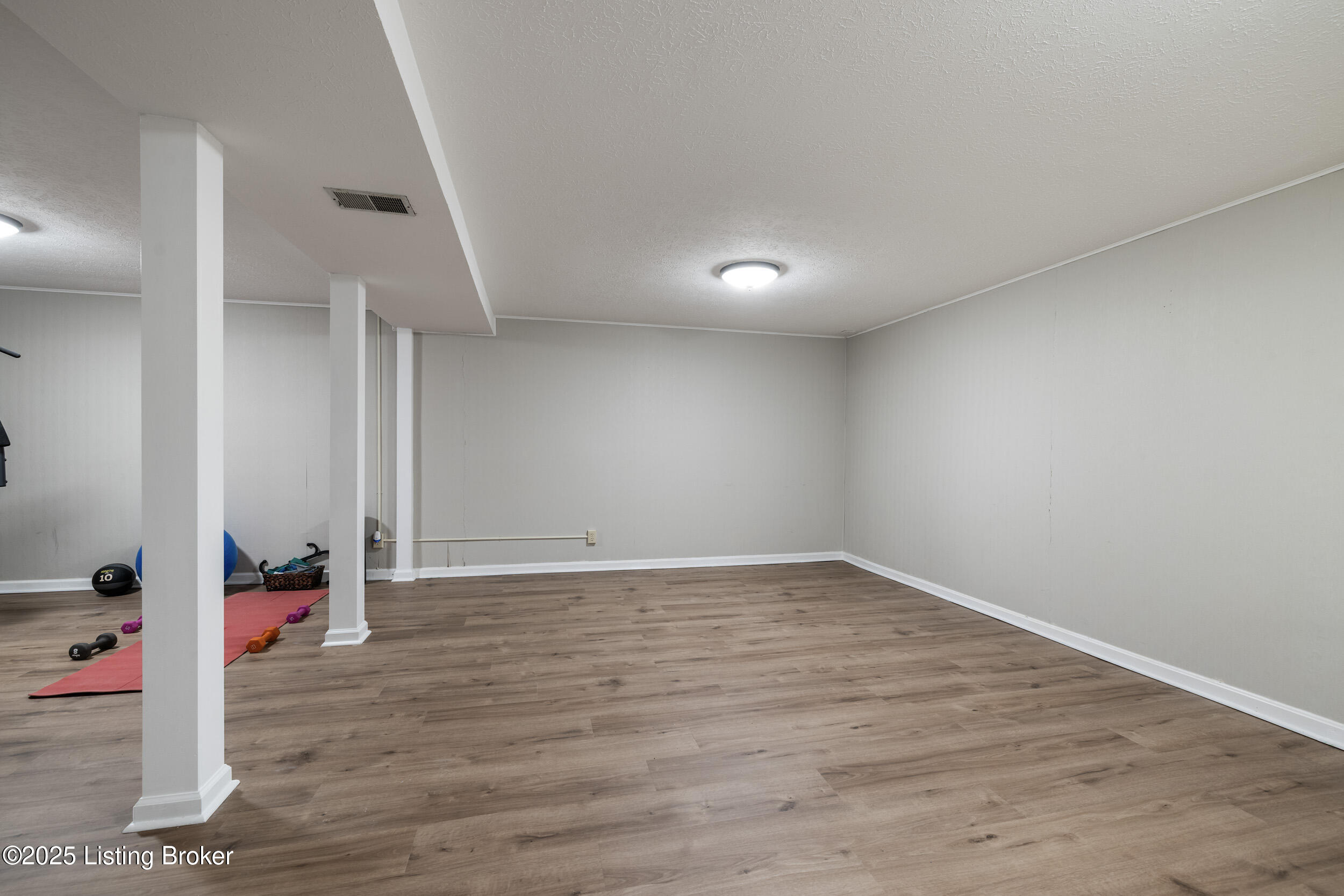 111 Hurstland Dr