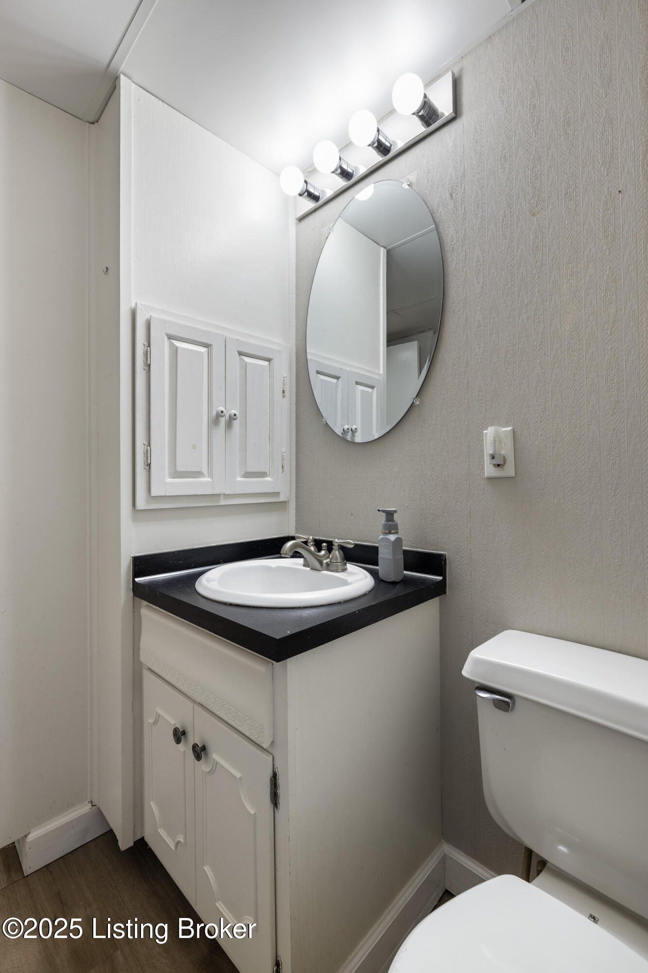 111 Hurstland Dr