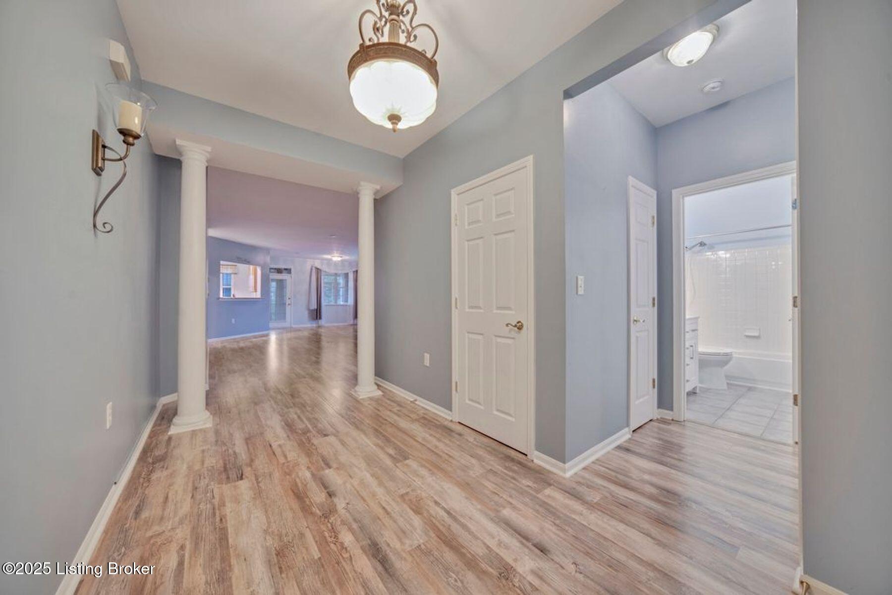 5003 Caerlson Ln