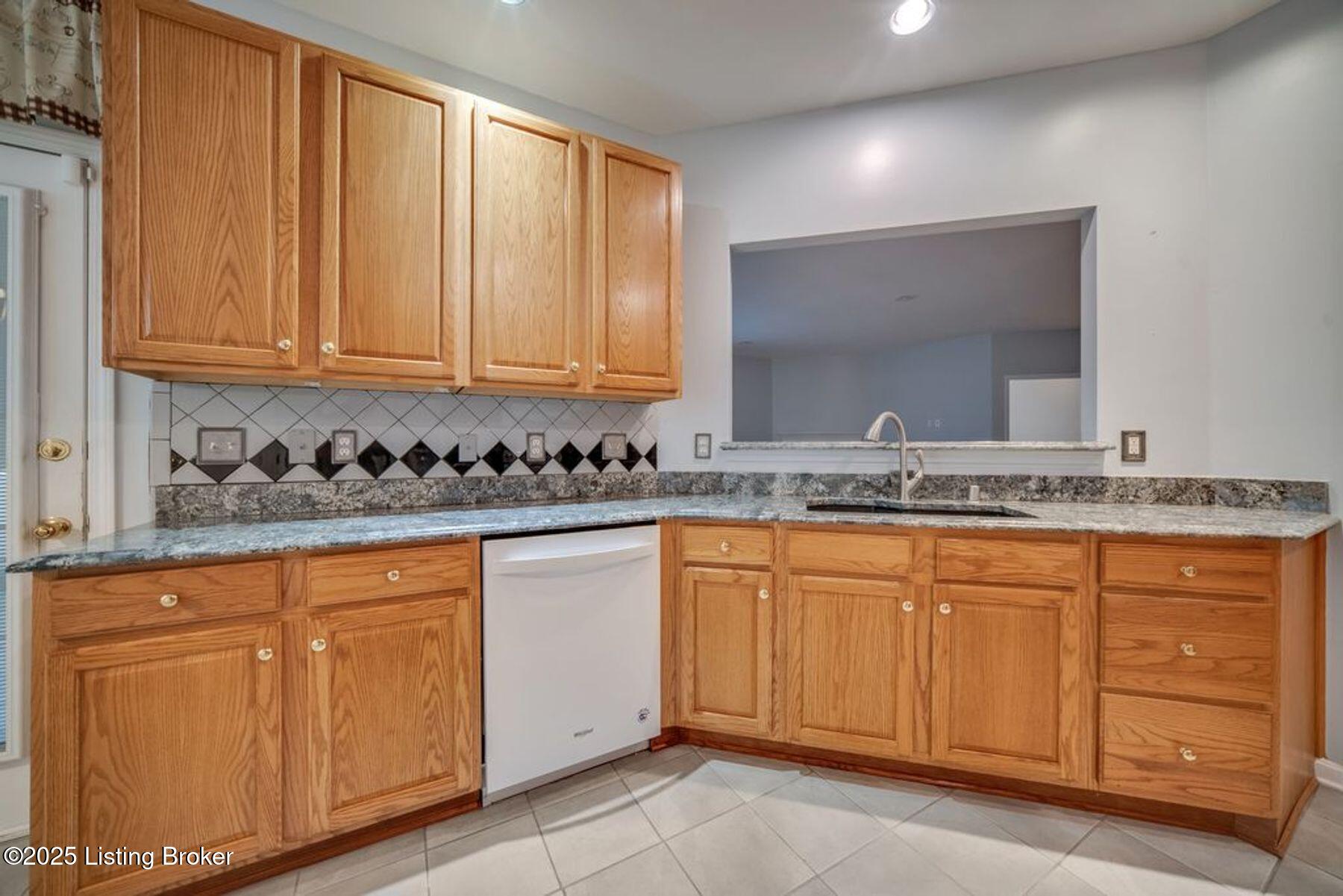 5003 Caerlson Ln