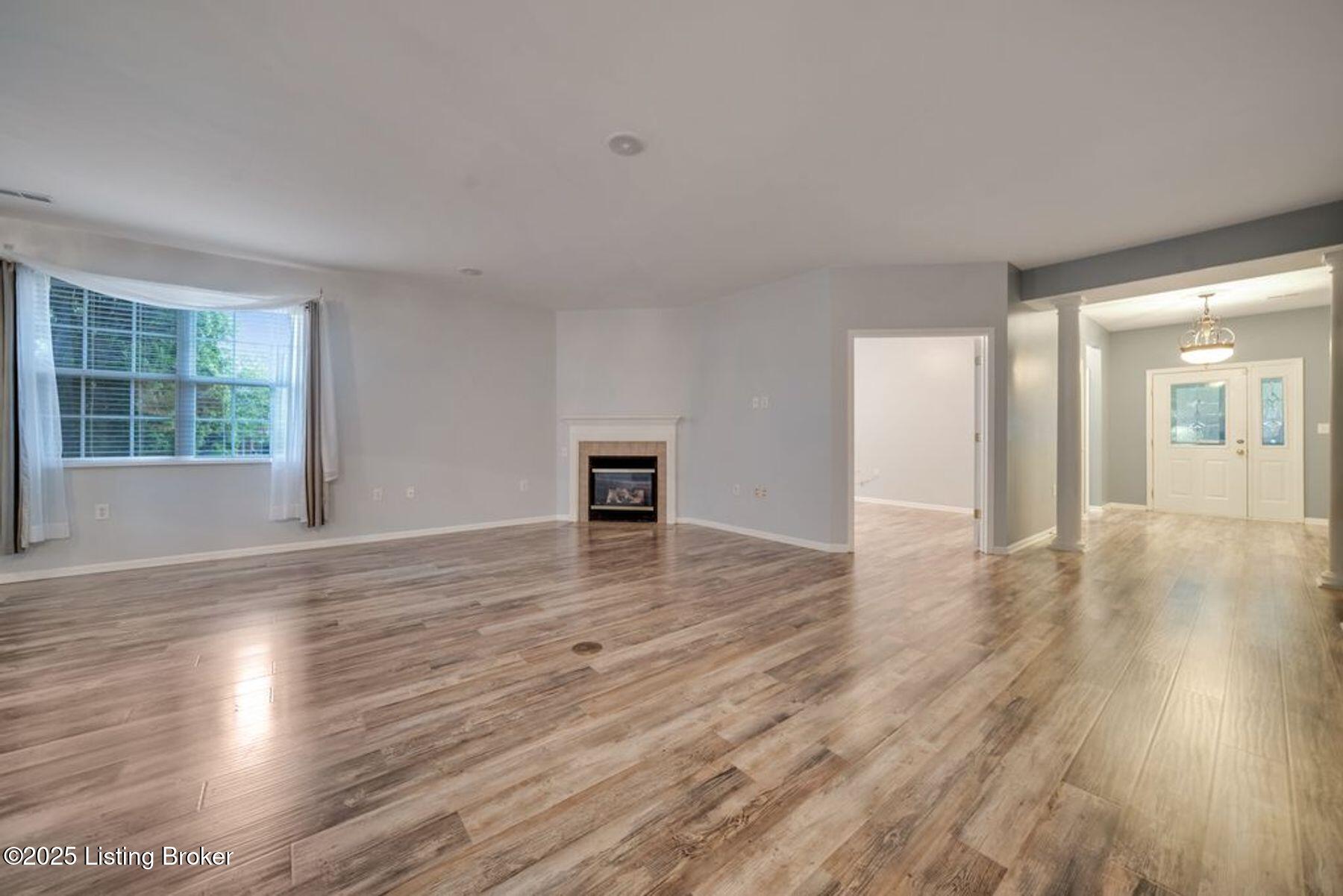 5003 Caerlson Ln