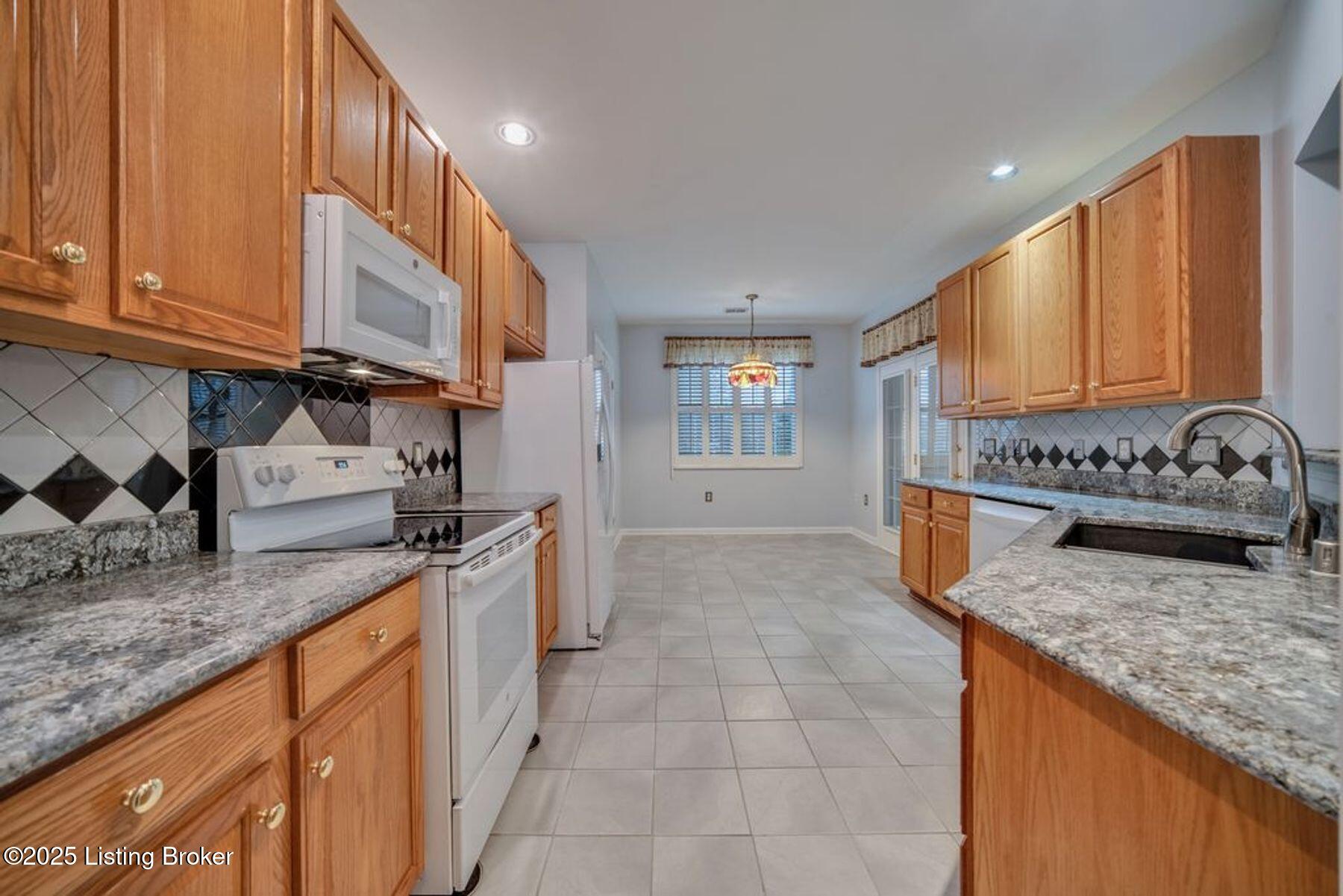 5003 Caerlson Ln