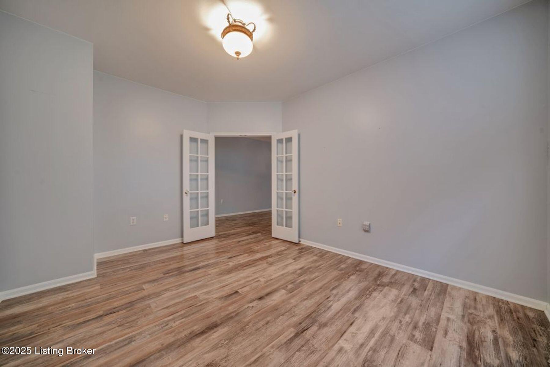 5003 Caerlson Ln