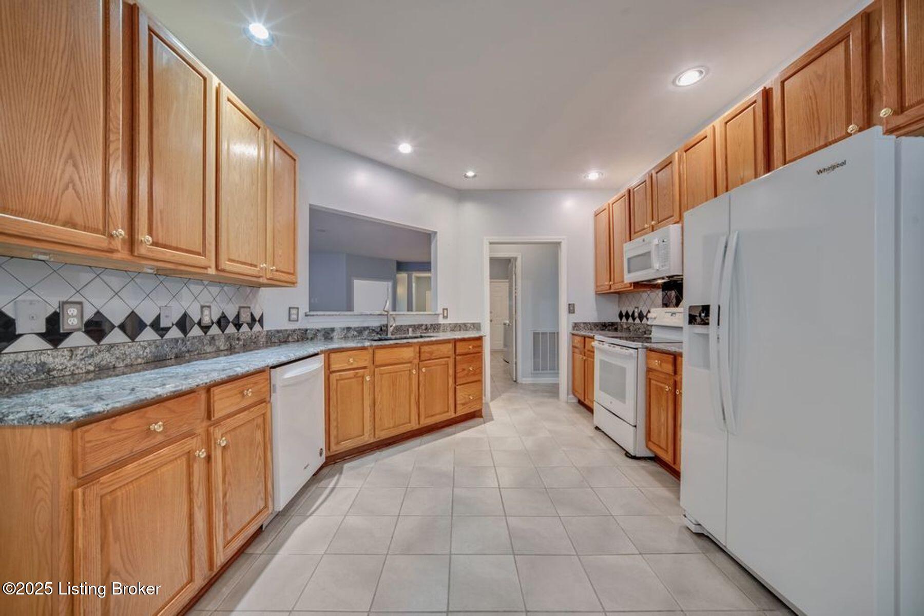 5003 Caerlson Ln