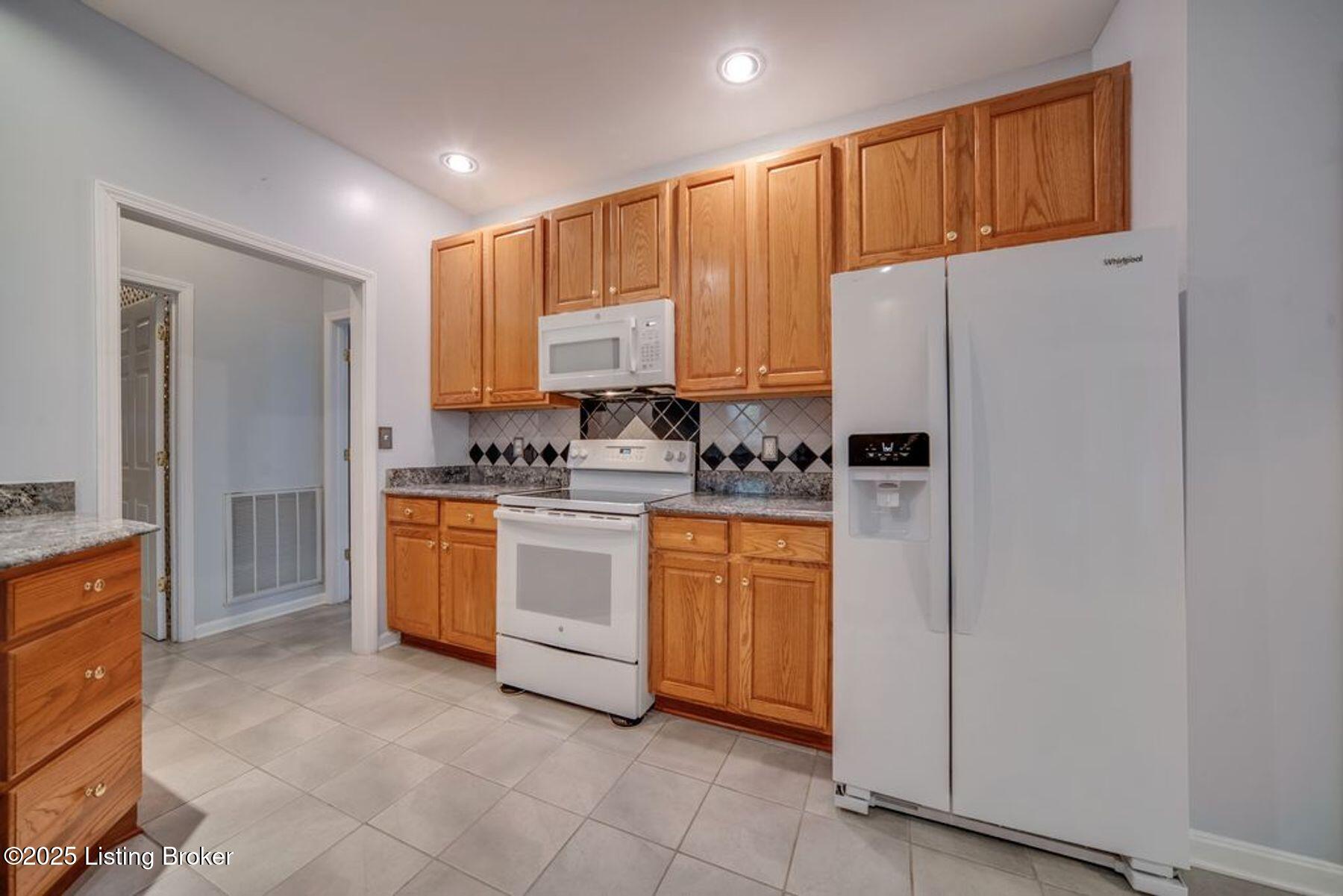 5003 Caerlson Ln