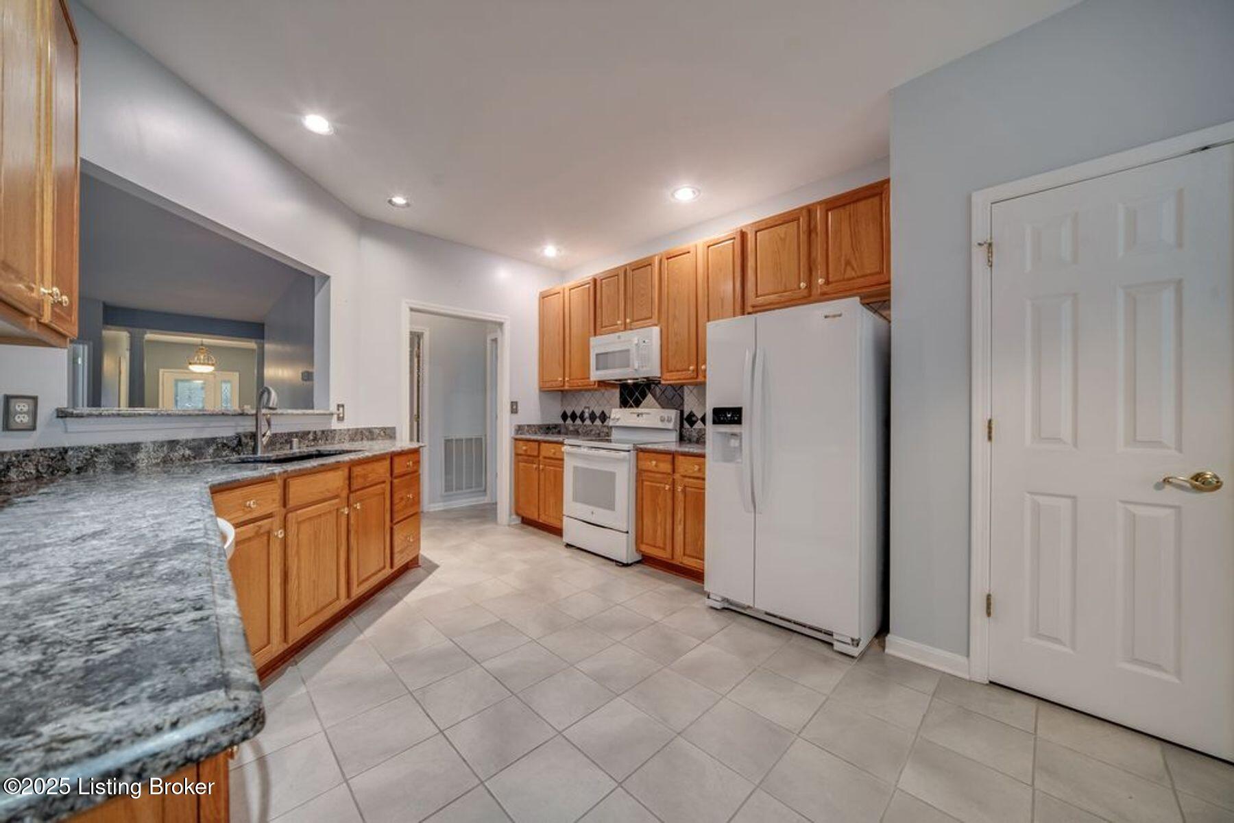 5003 Caerlson Ln