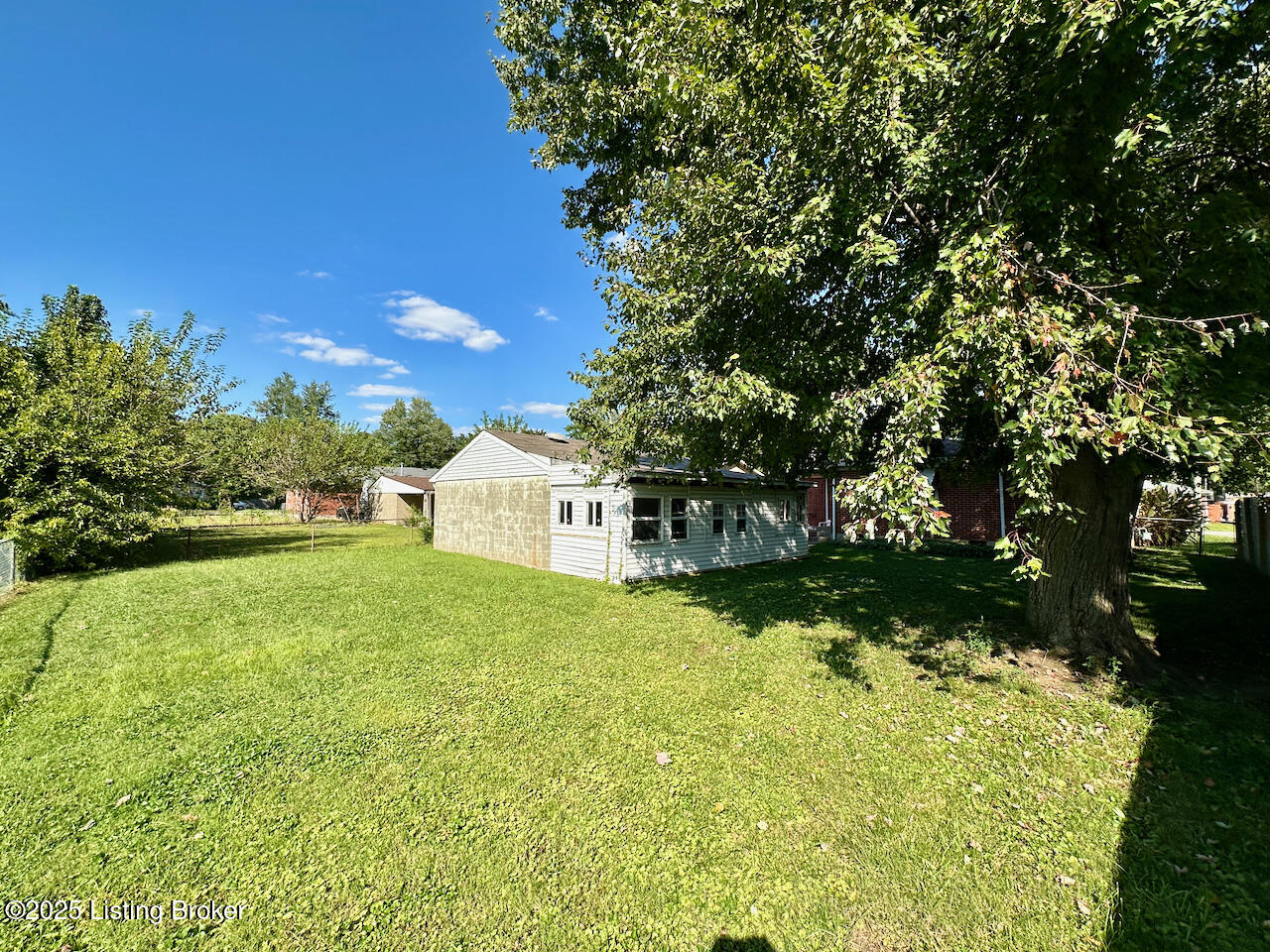 5912 Gloria Ln