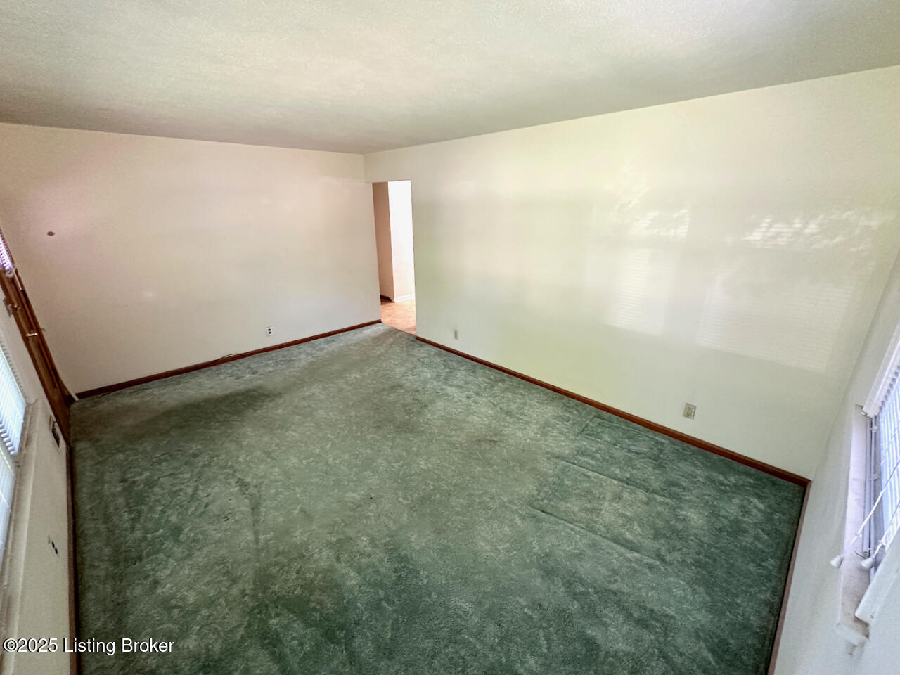 5912 Gloria Ln