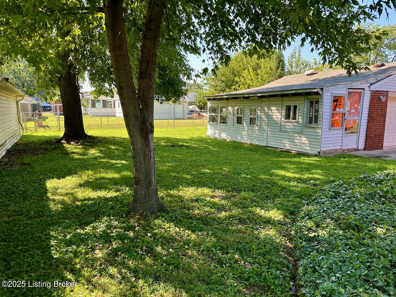 5912 Gloria Ln