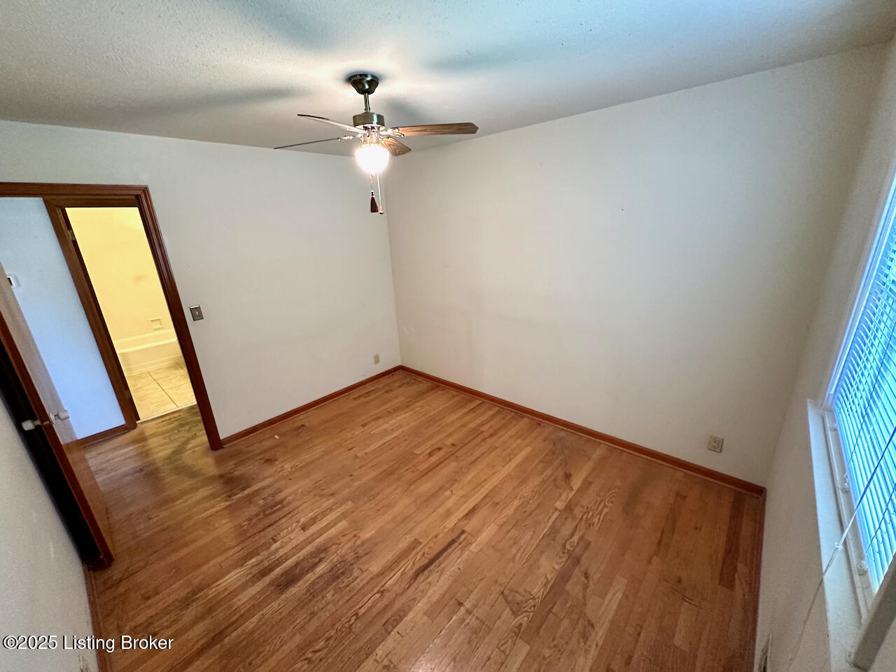 5912 Gloria Ln