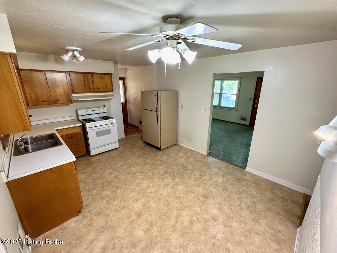 5912 Gloria Ln
