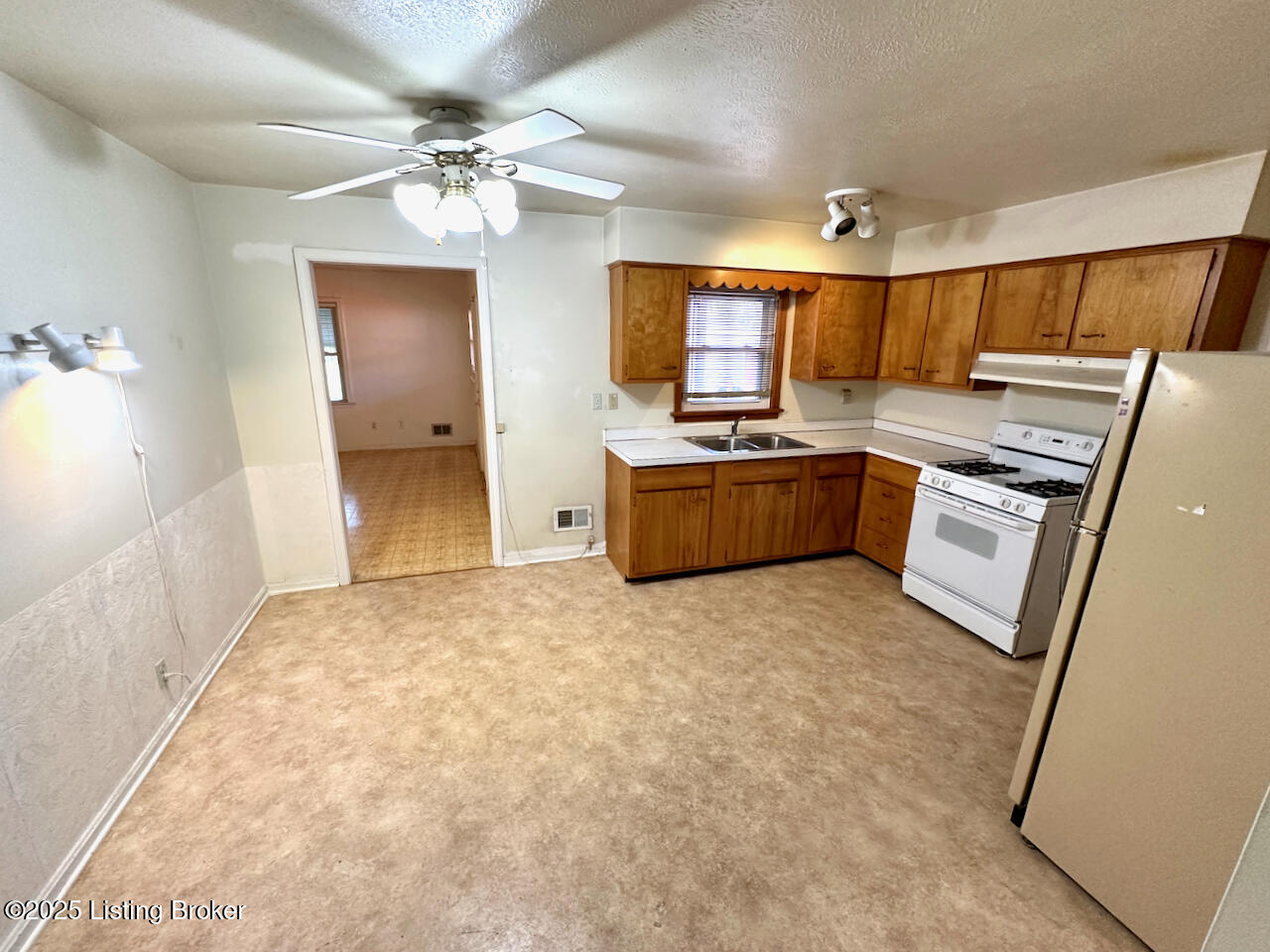 5912 Gloria Ln