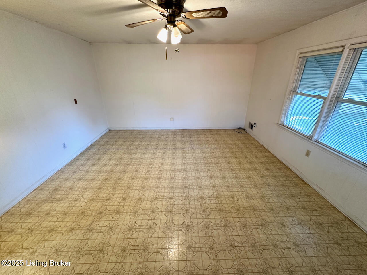 5912 Gloria Ln