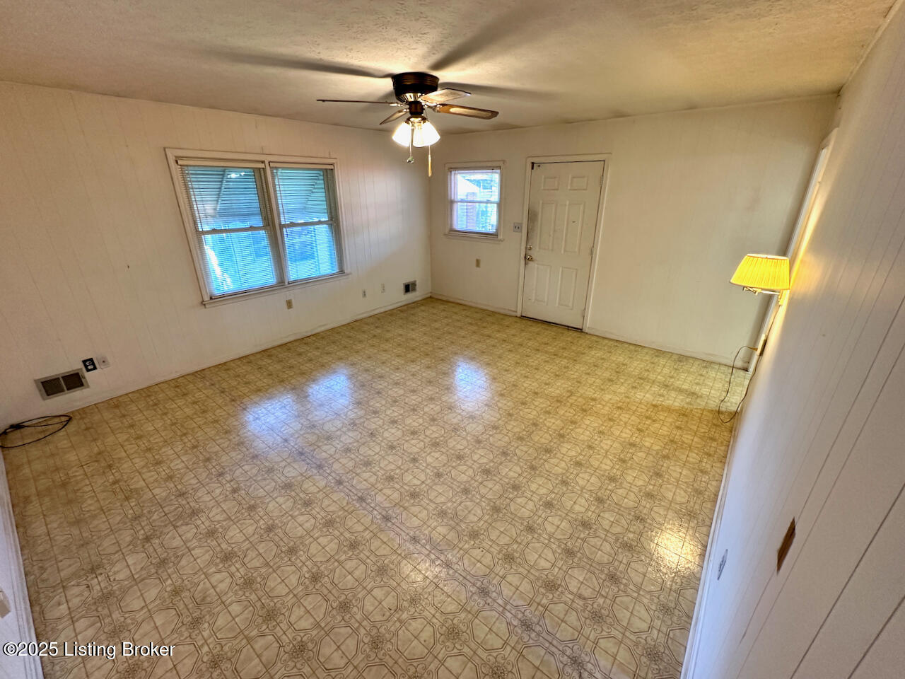 5912 Gloria Ln