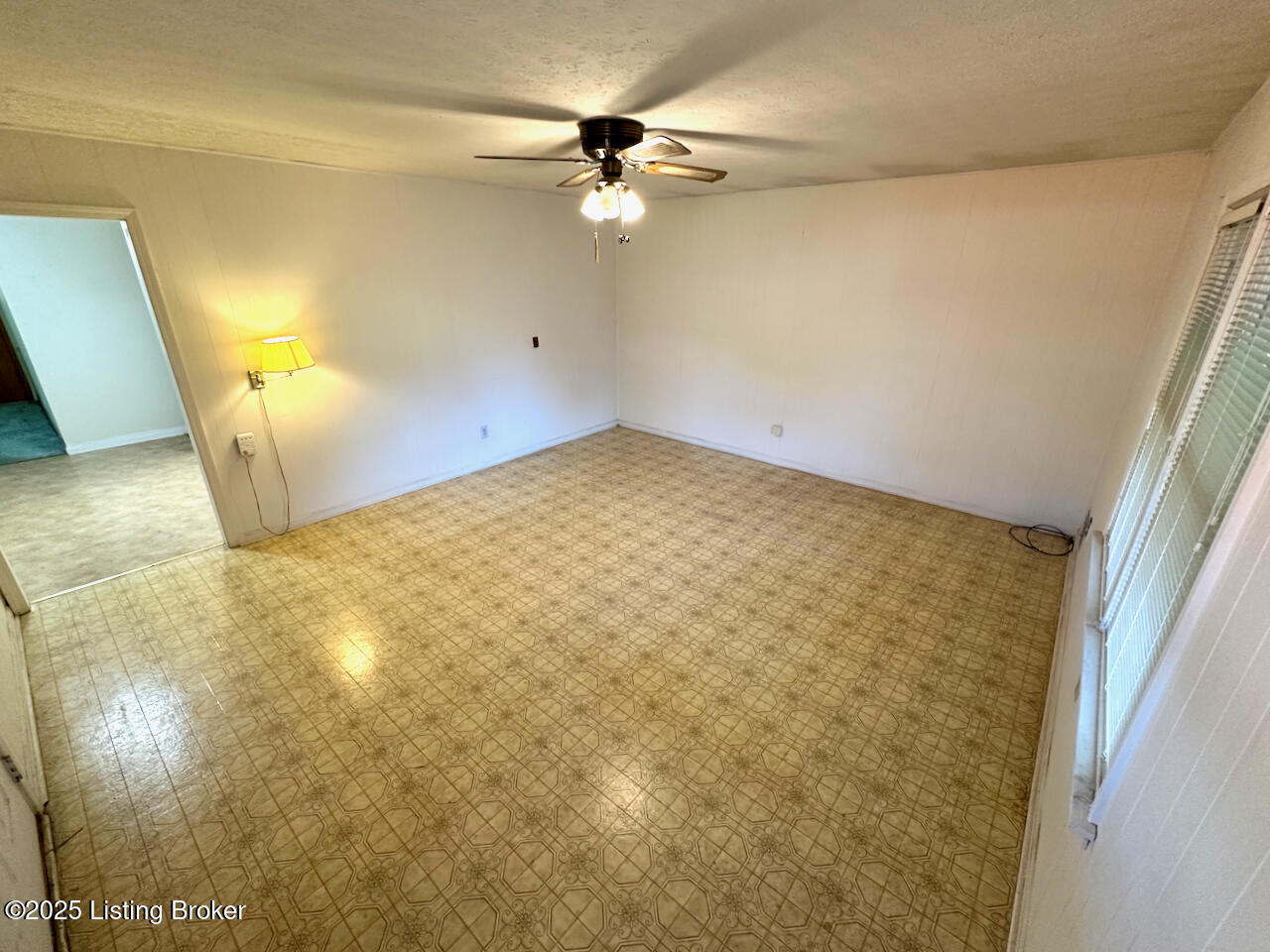 5912 Gloria Ln