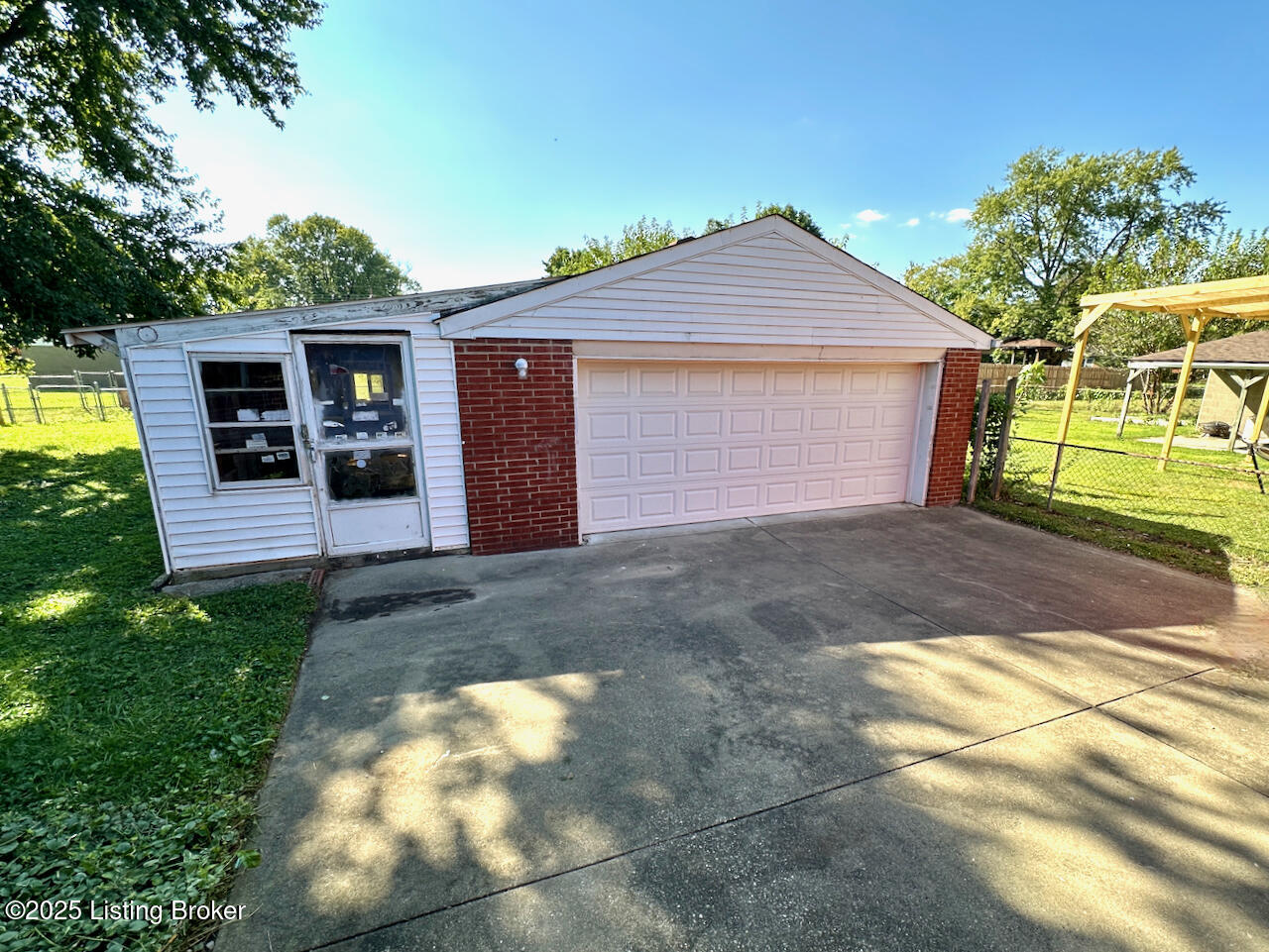 5912 Gloria Ln