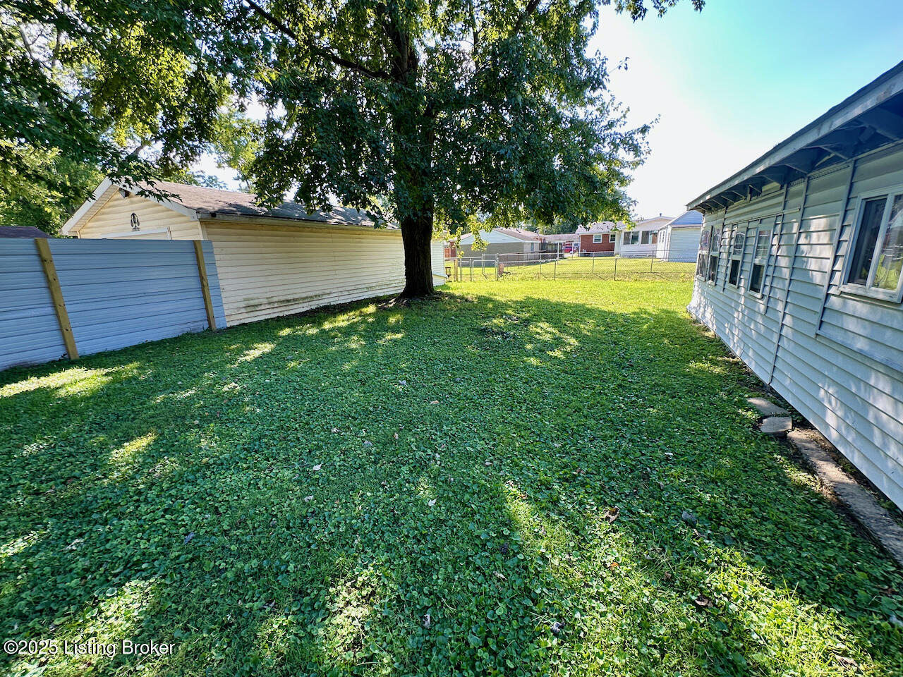 5912 Gloria Ln