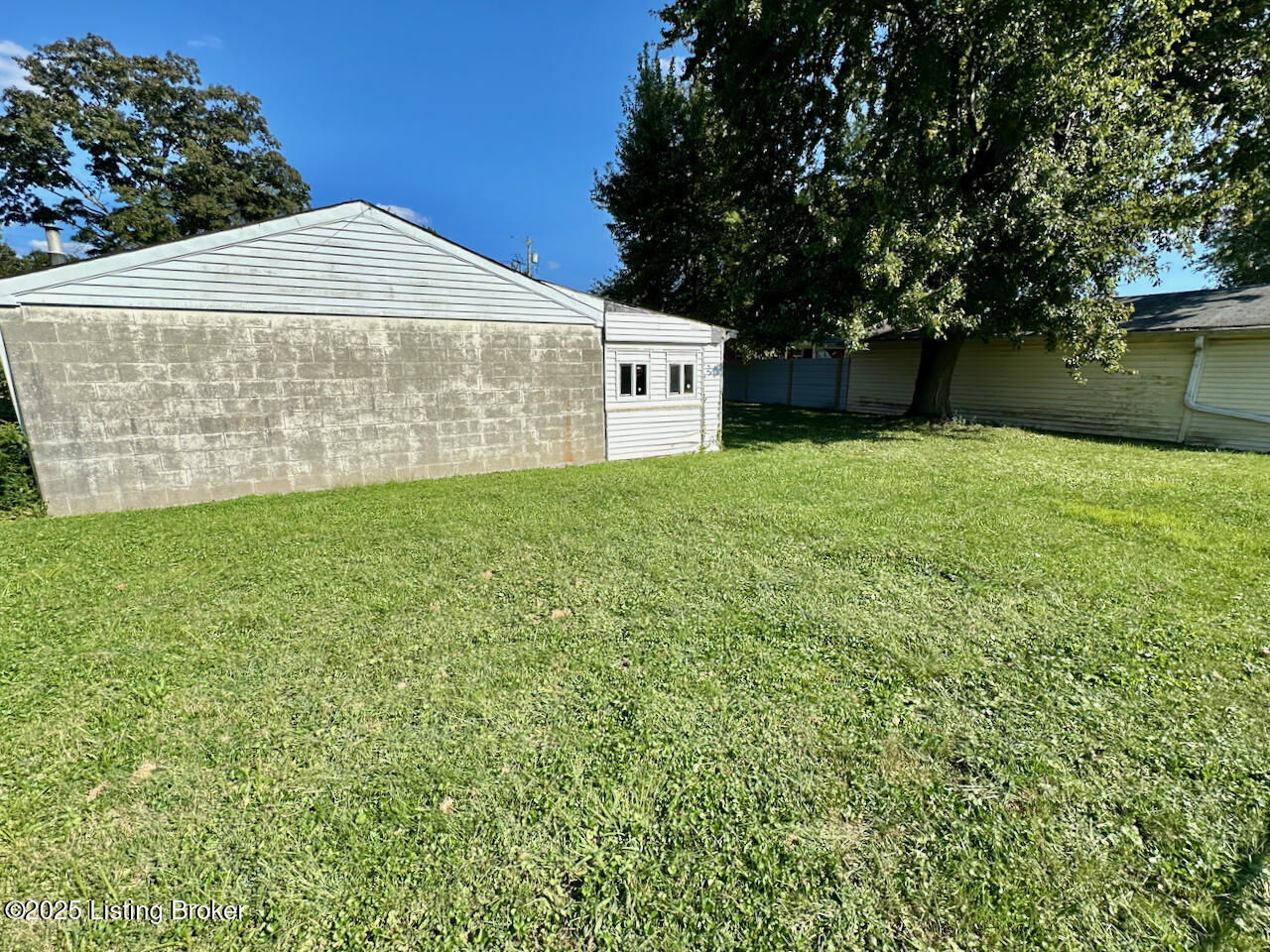 5912 Gloria Ln