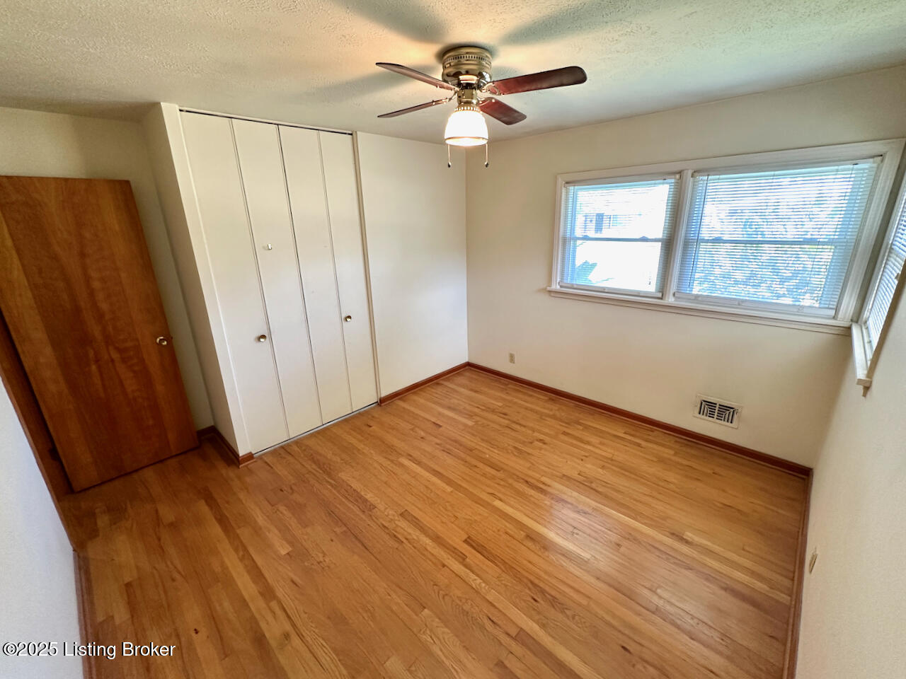 5912 Gloria Ln