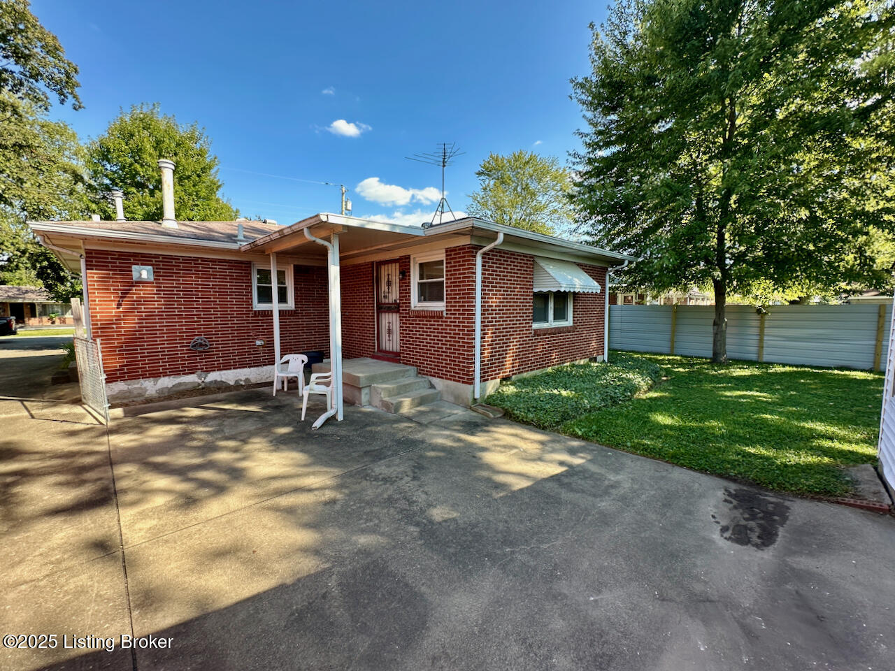 5912 Gloria Ln
