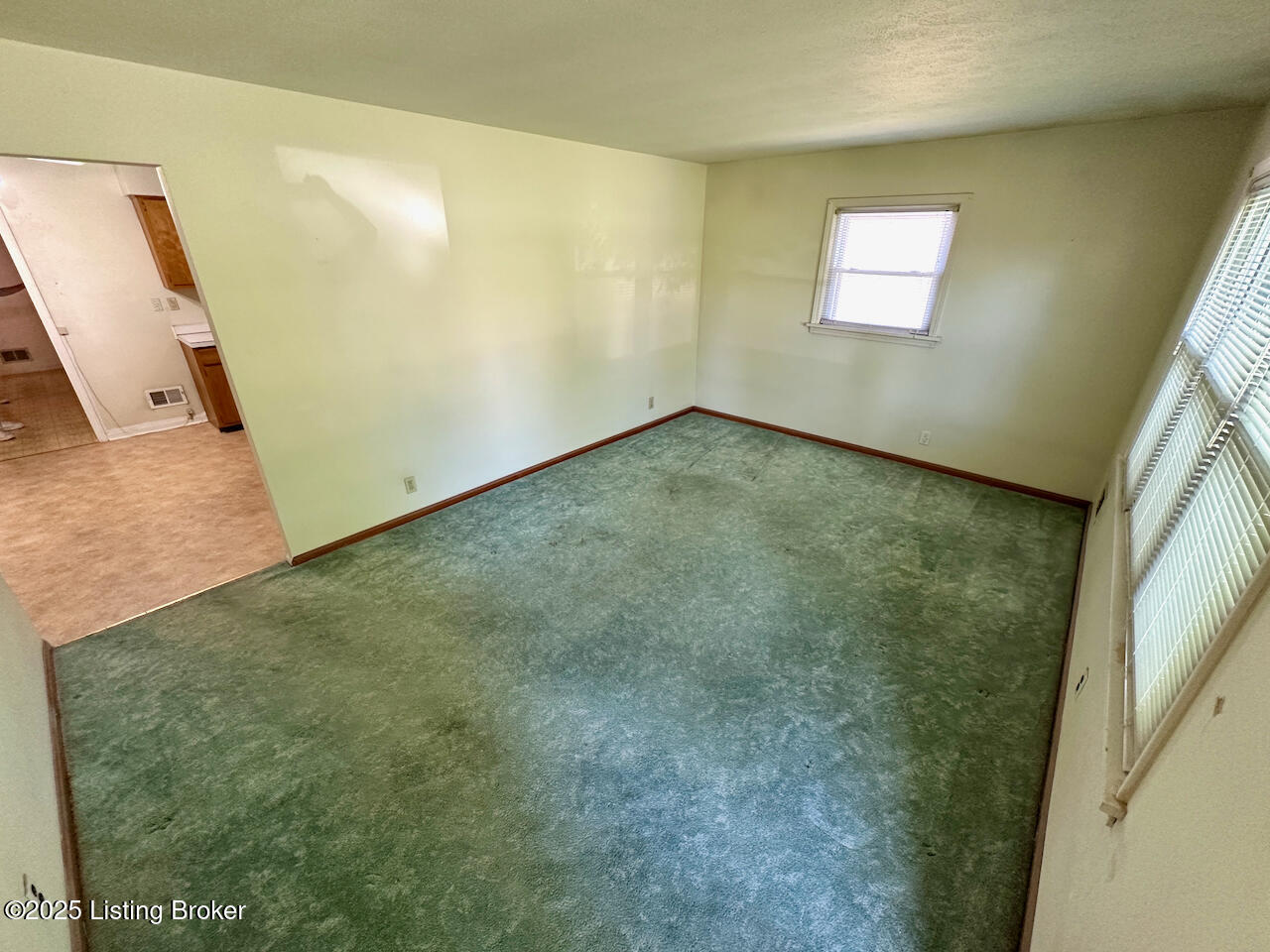 5912 Gloria Ln