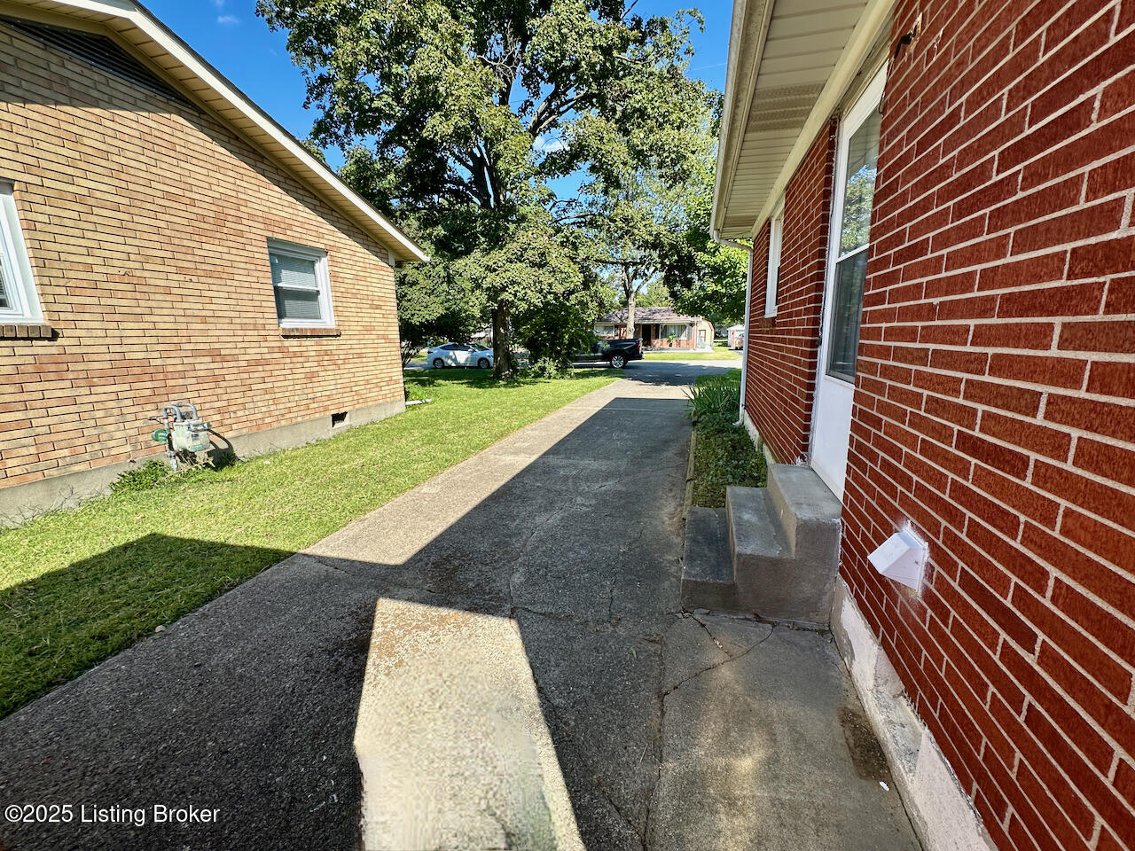5912 Gloria Ln