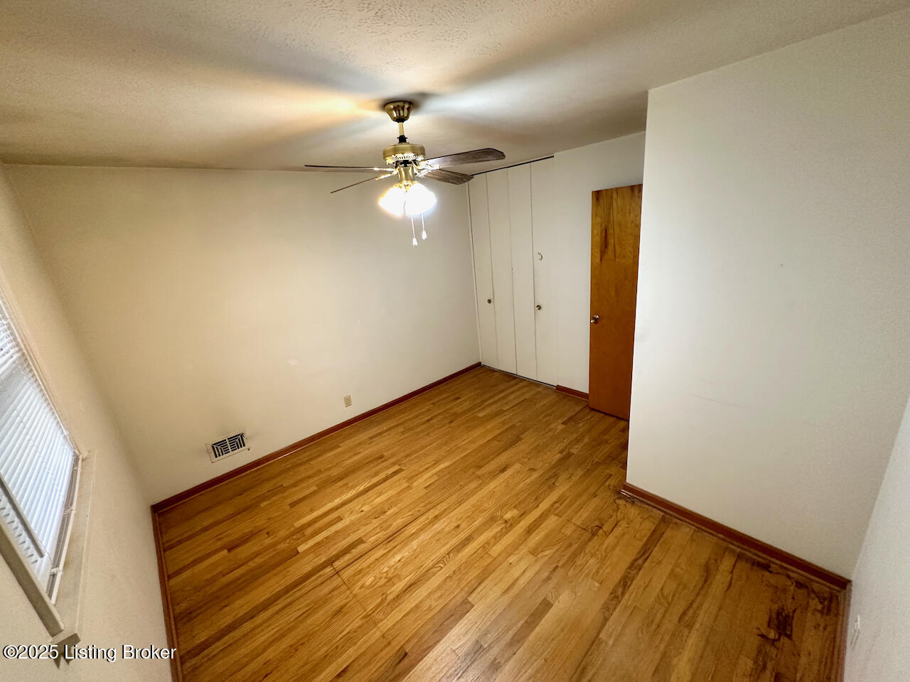 5912 Gloria Ln