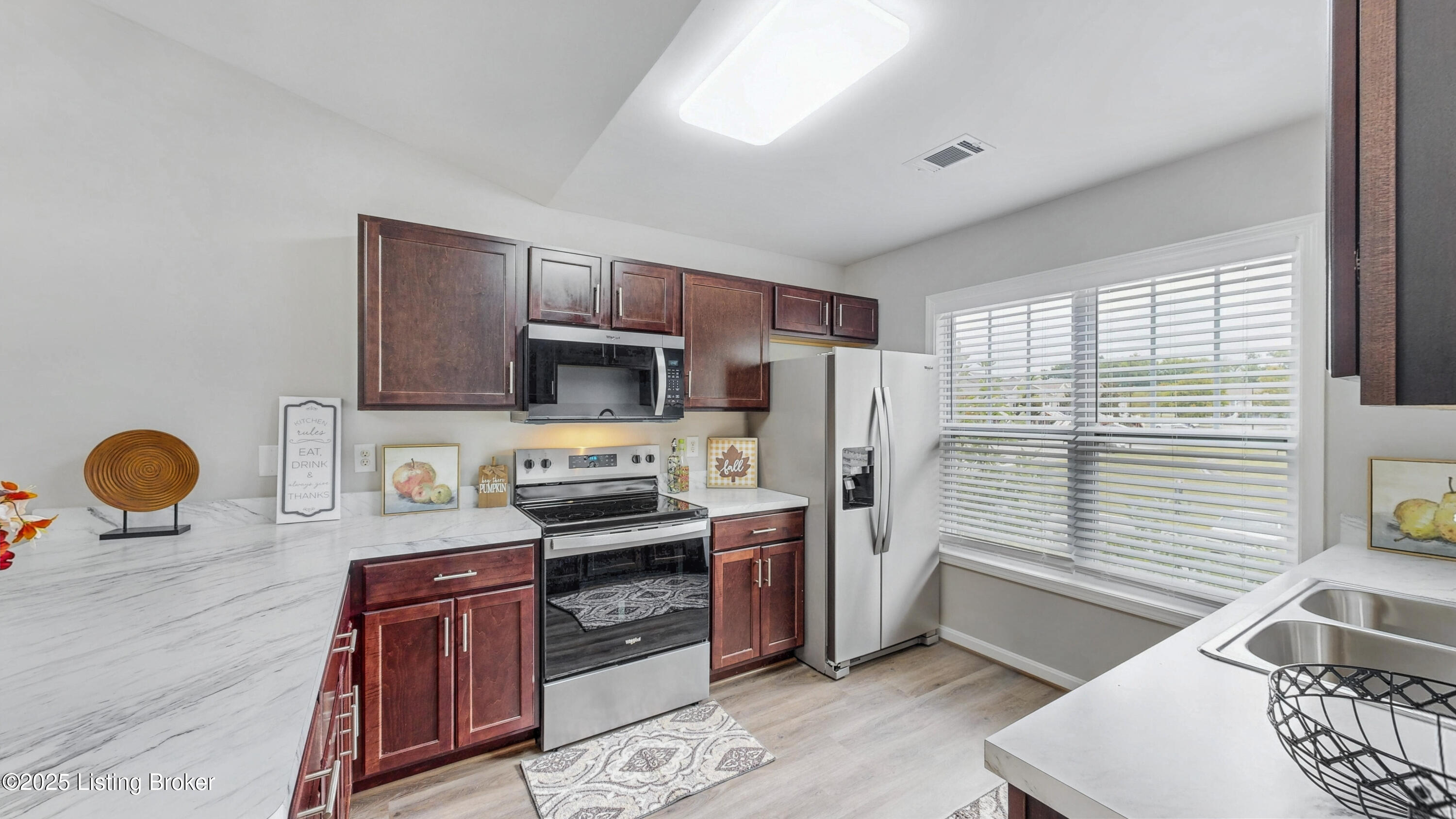 9001 Falcon Crest Ct 202